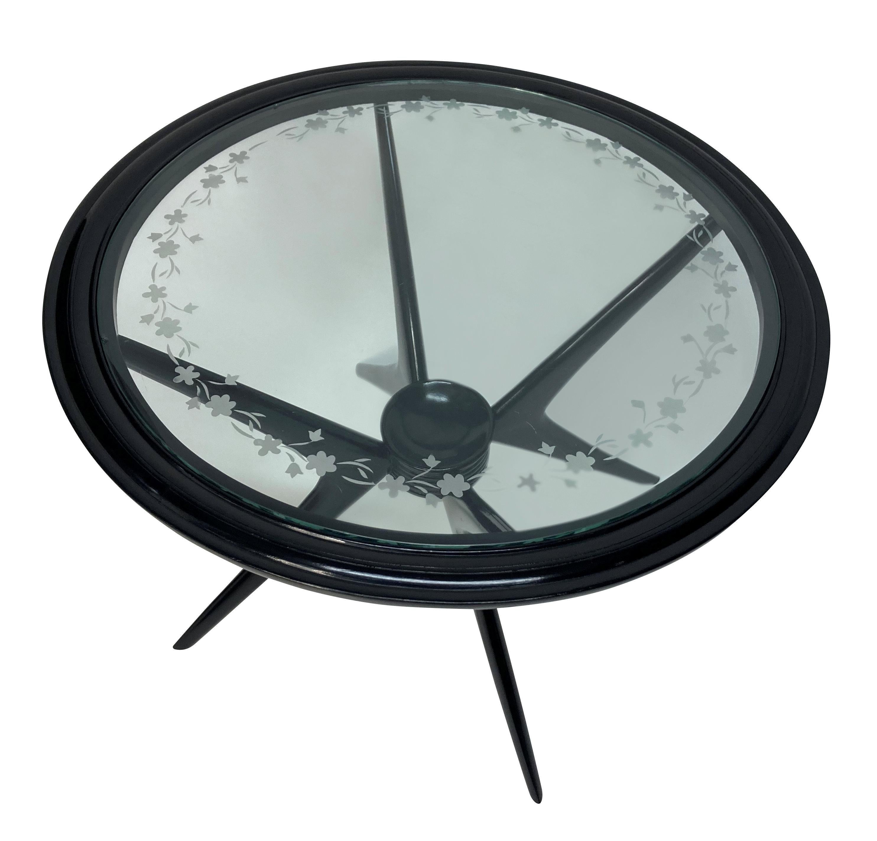 Lacquered Italian Circular Occasional Table by Cassina For Sale