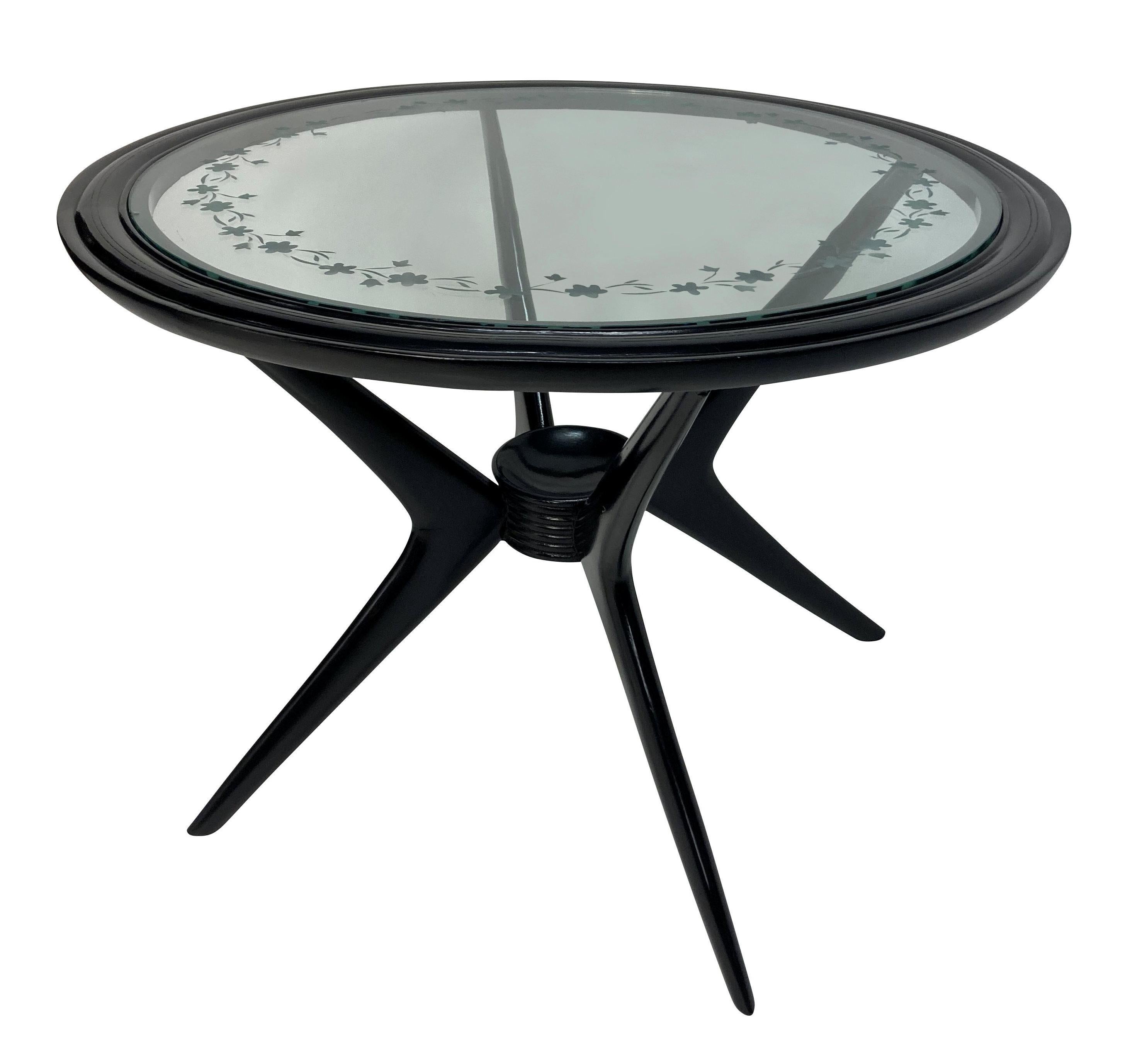 Mid-20th Century Italian Circular Occasional Table by Cassina For Sale