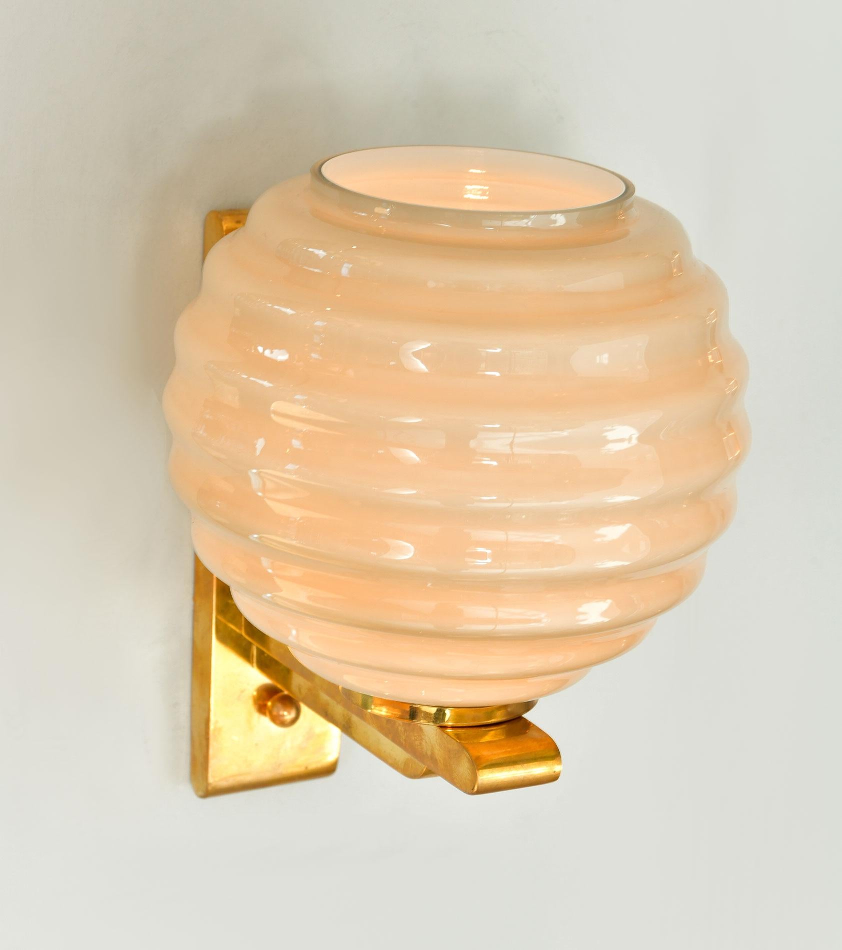 Italian brass and glass Circular Ribbed Wall Lights (Moderne der Mitte des Jahrhunderts)
