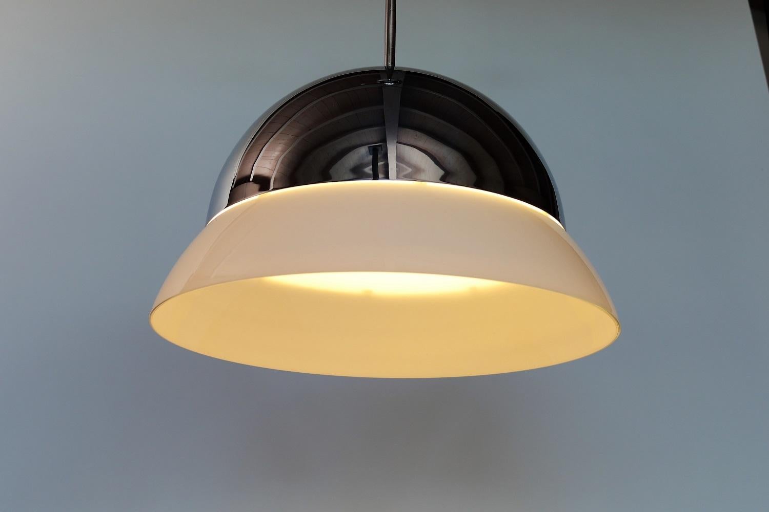 Italian Glass and Chrome Pendant Lamp CIRENE by Vico Magistretti for Artemide For Sale 5