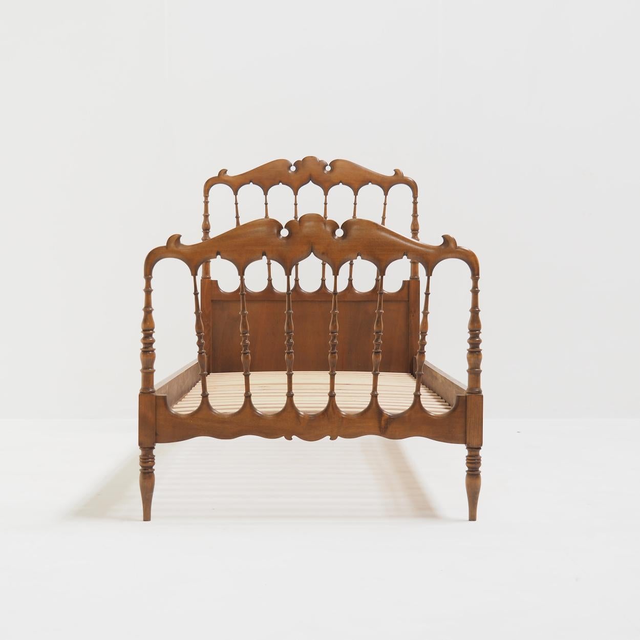 20th Century Italian Classic Chiavari Bed in Pine, 1/2 For Sale