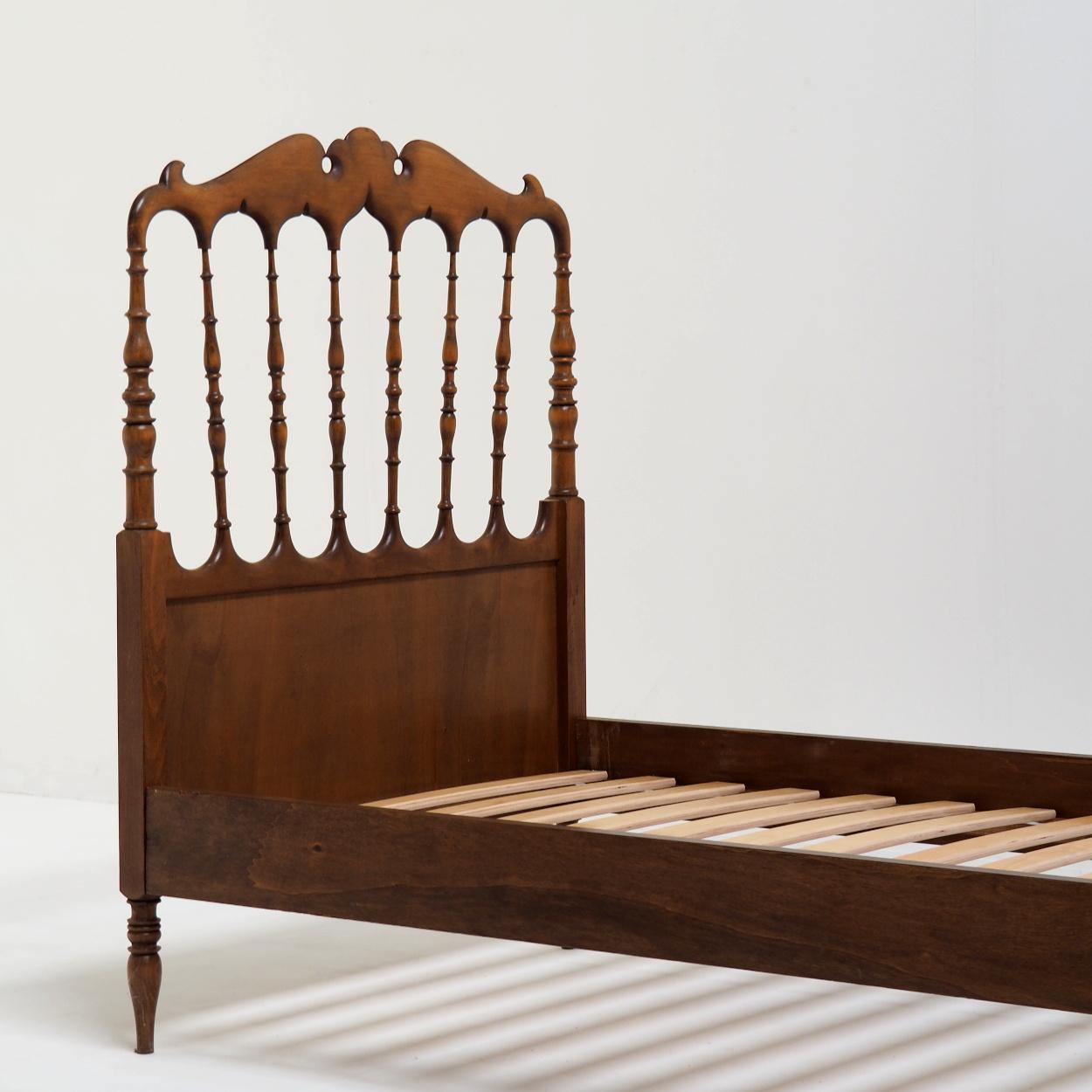 Italian Classic Chiavari Bed in Pine, 1/2 For Sale 2