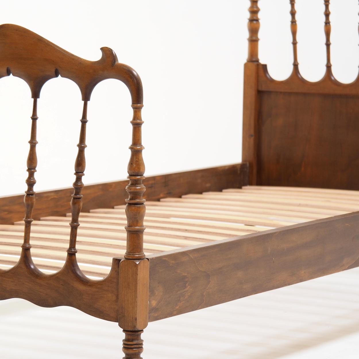 Italian Classic Chiavari Bed in Pine, 2/2 In Good Condition For Sale In Beerse, VAN