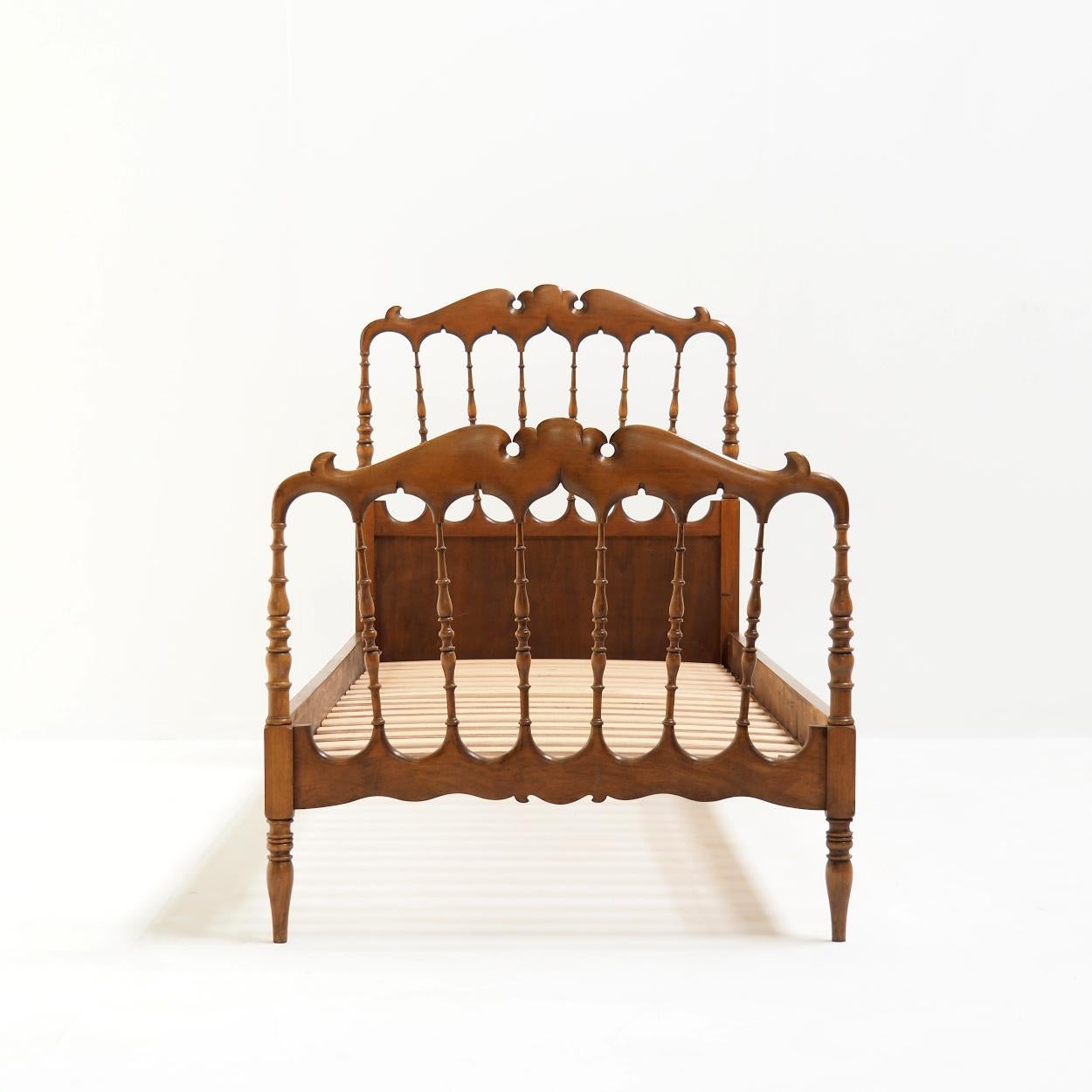 20th Century Italian Classic Chiavari Bed in Pine, 2/2 For Sale