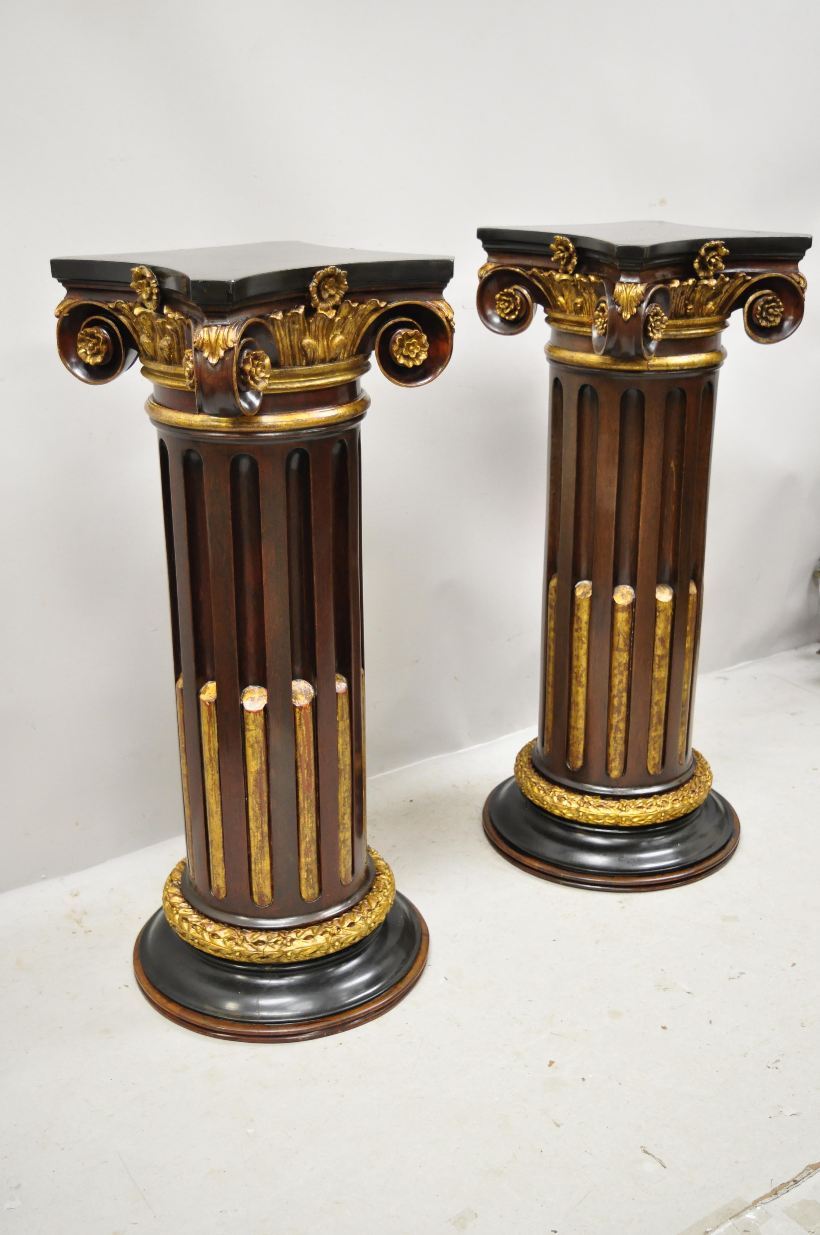 Italian Classical Carved Polychrome Gold Gilt Corinthian Column Pedestals, Pair For Sale 3