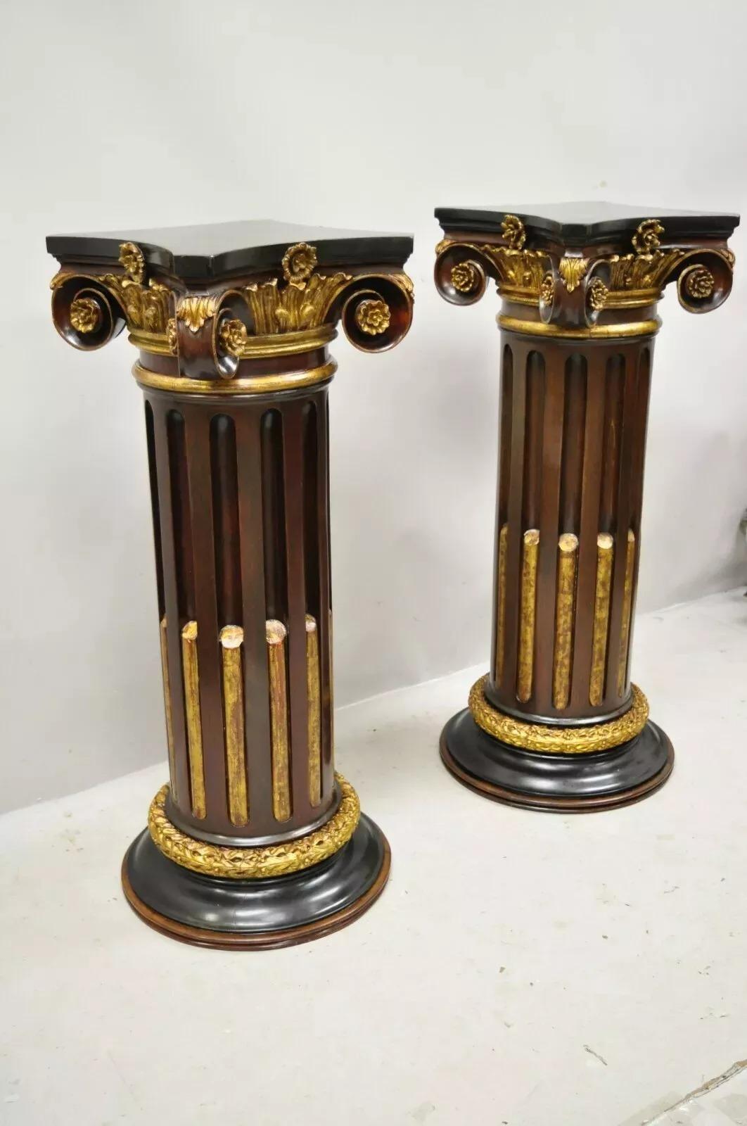Italienische Classic geschnitzt Polychrom Gold vergoldet korinthische Säule Pedestale - Paar im Angebot 5