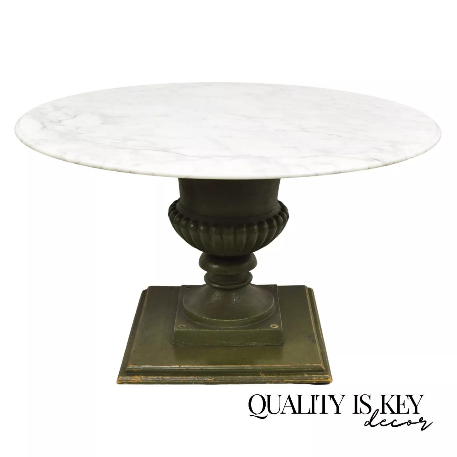 Table de salle à manger classique italienne en fonte avec urne, socle et marbre rond en vente 4