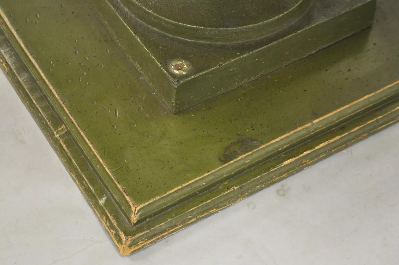 Table de salle à manger classique italienne en fonte avec urne, socle et marbre rond en vente 2