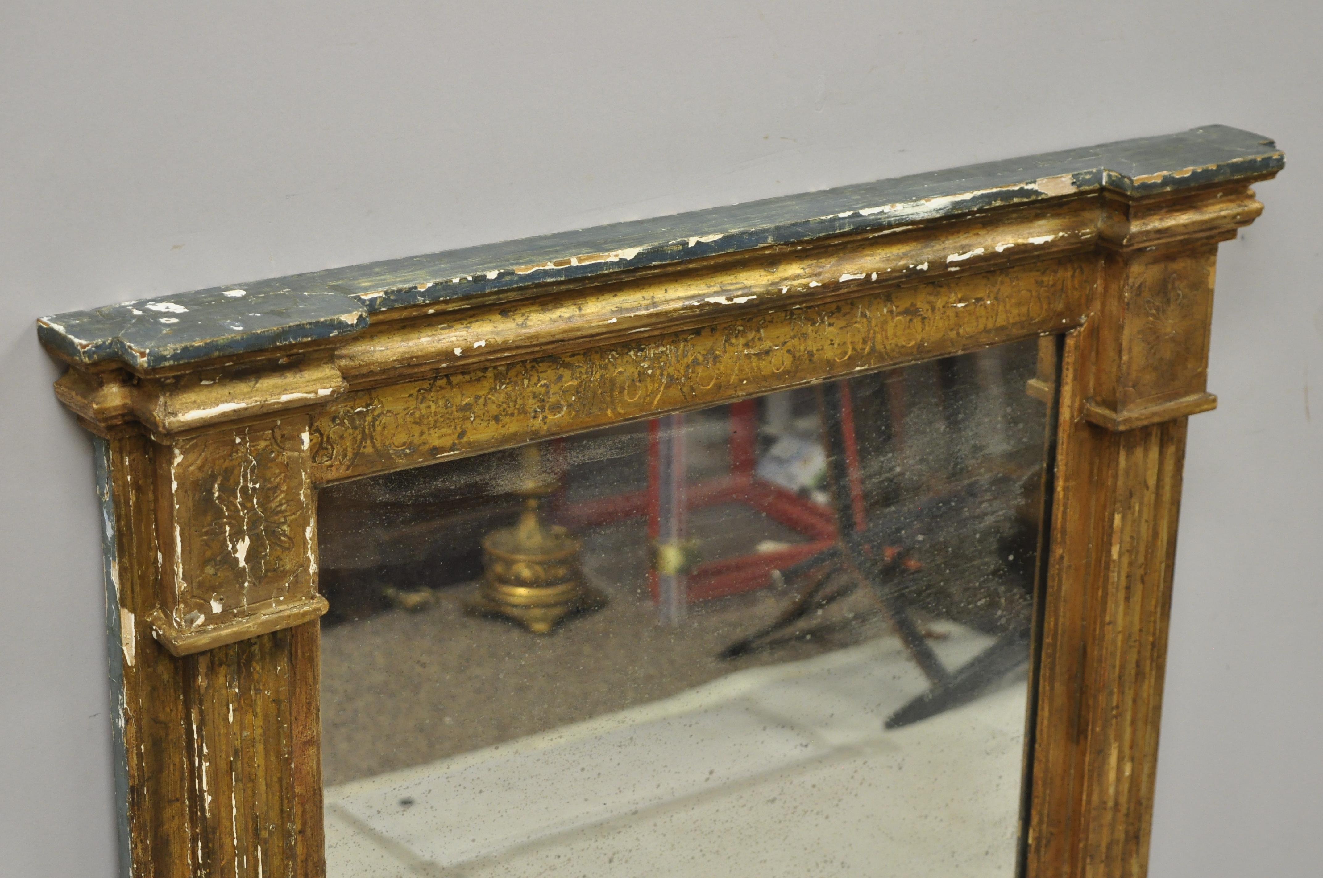 Italian Classical Florentine Giltwood Distressed Gold Looking Glass Wall Mirror In Good Condition For Sale In Philadelphia, PA