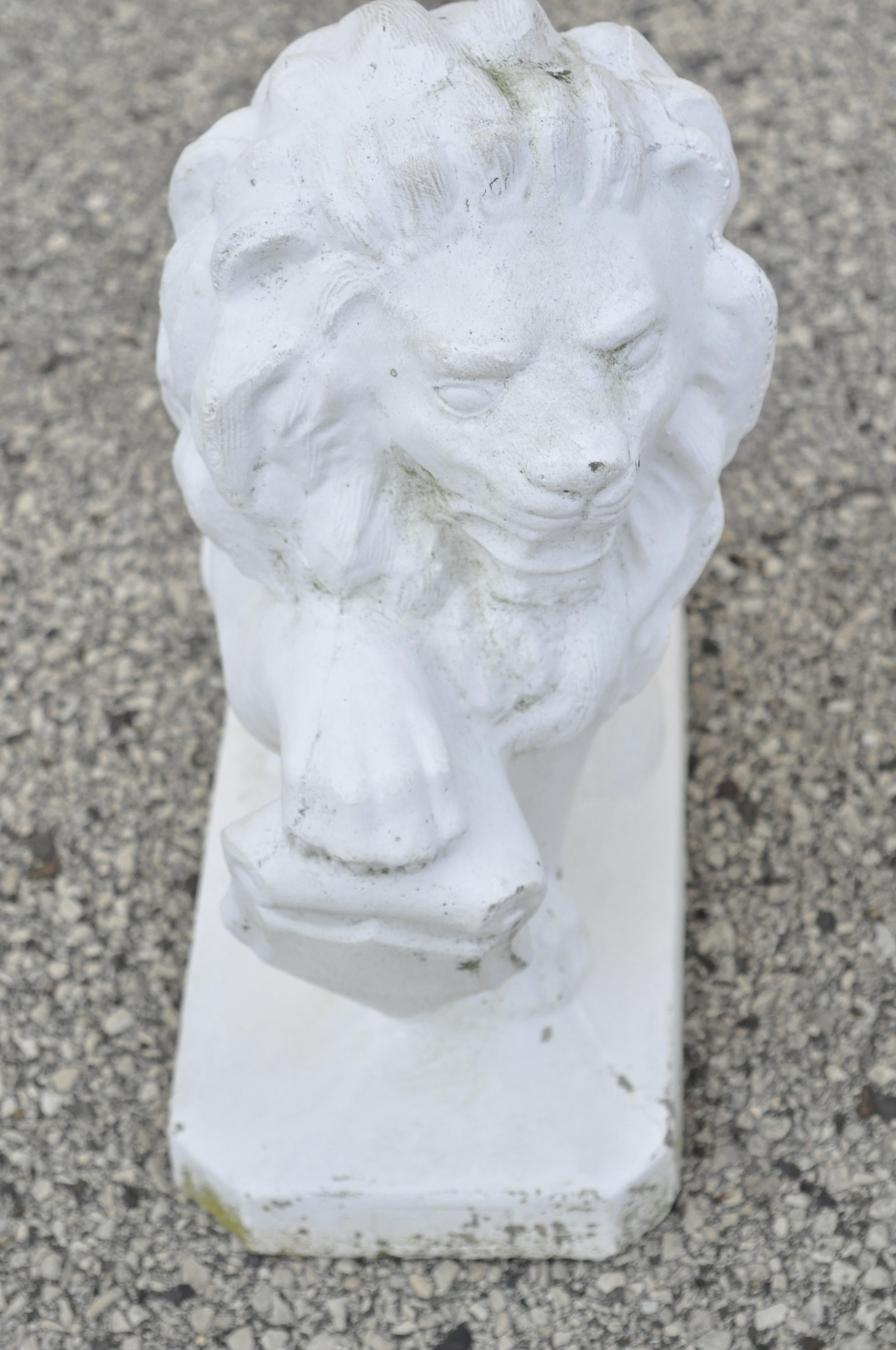 North American Italian Classical Lion Shield Concrete Lawn Ornaments Garden Sculpture, a Pair