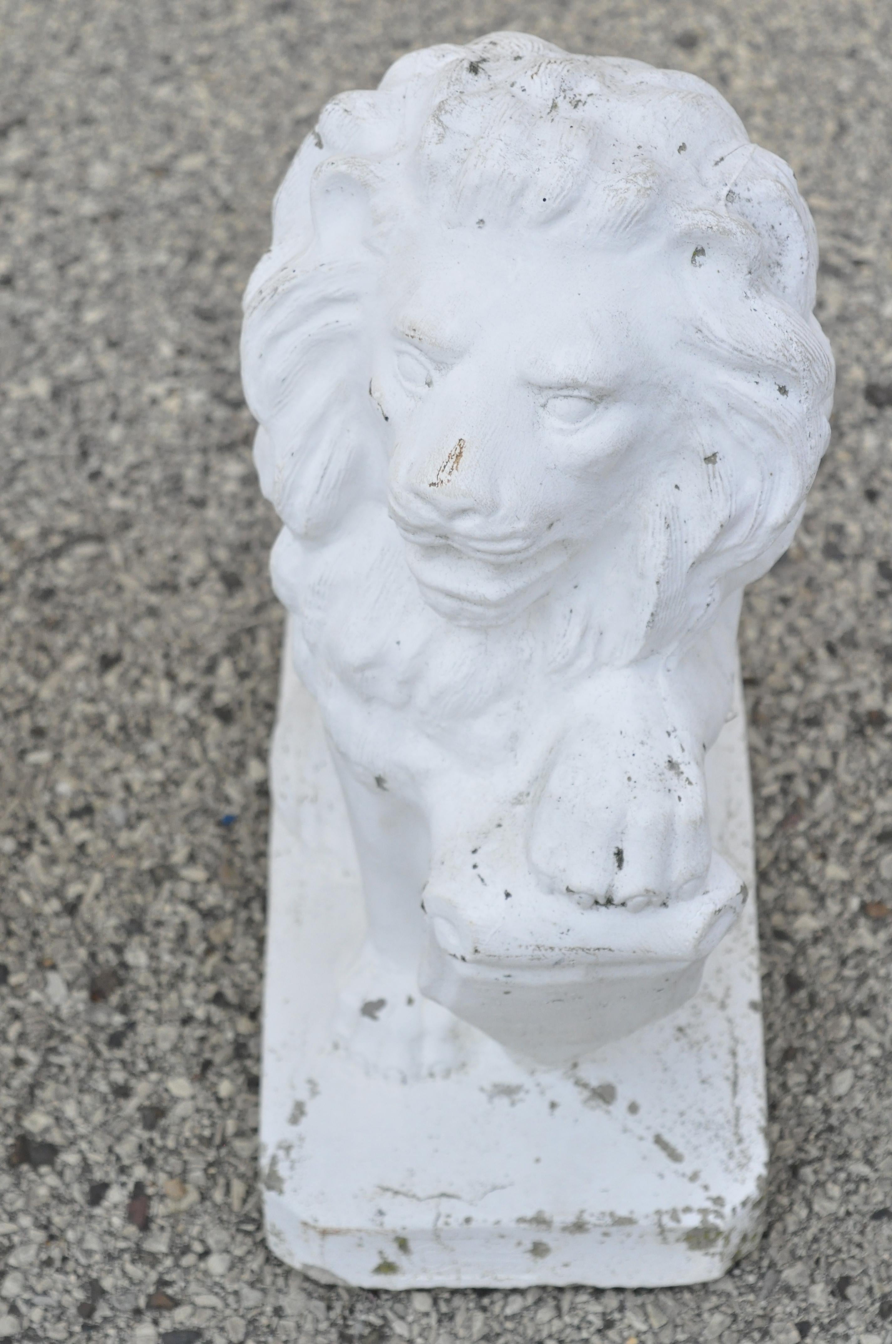 Italian Classical Lion Shield Concrete Lawn Ornaments Garden Sculpture, a Pair In Good Condition In Philadelphia, PA