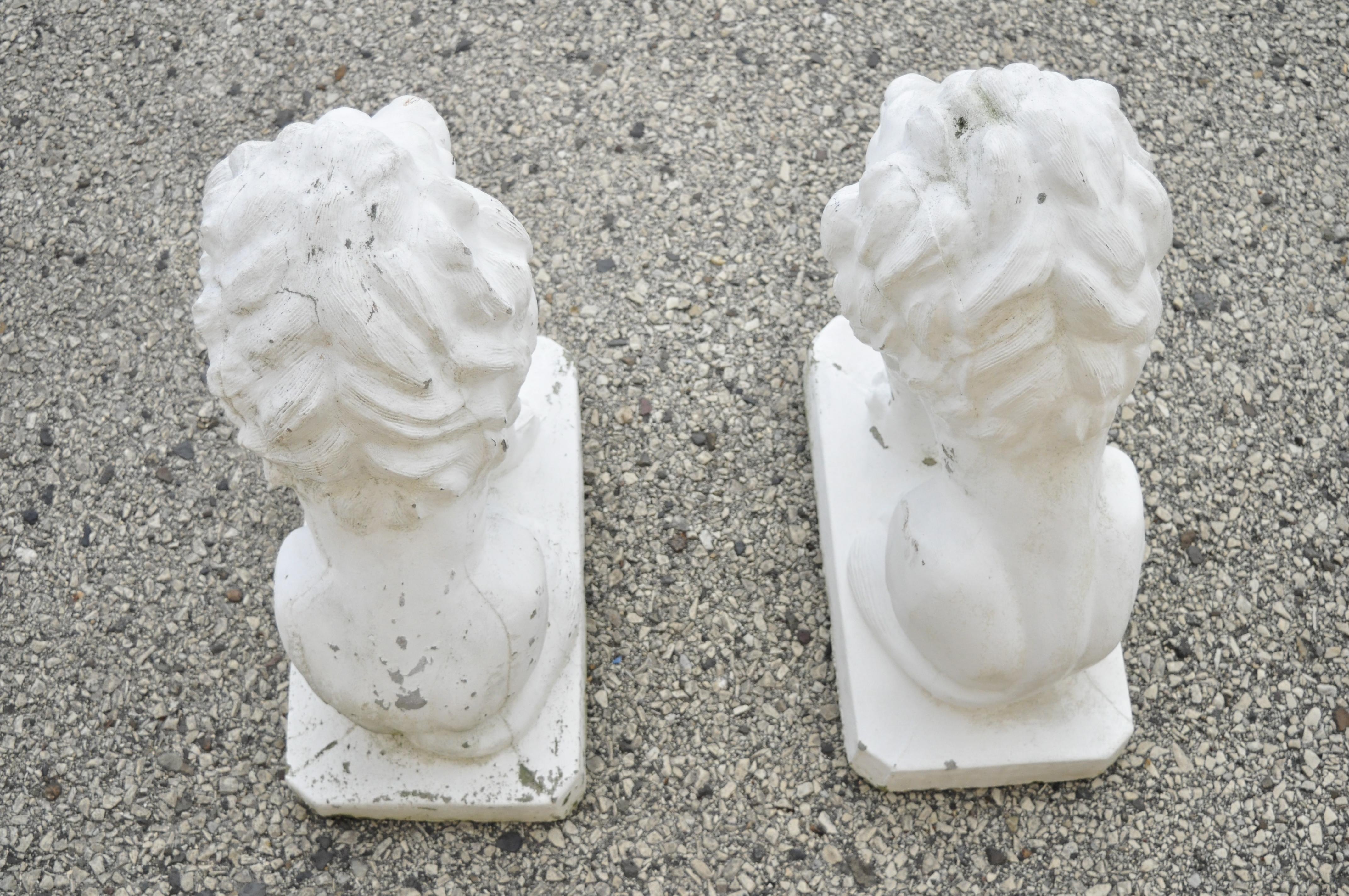 North American Italian Classical Lion Shield Concrete Lawn Ornaments Garden Sculpture, a Pair