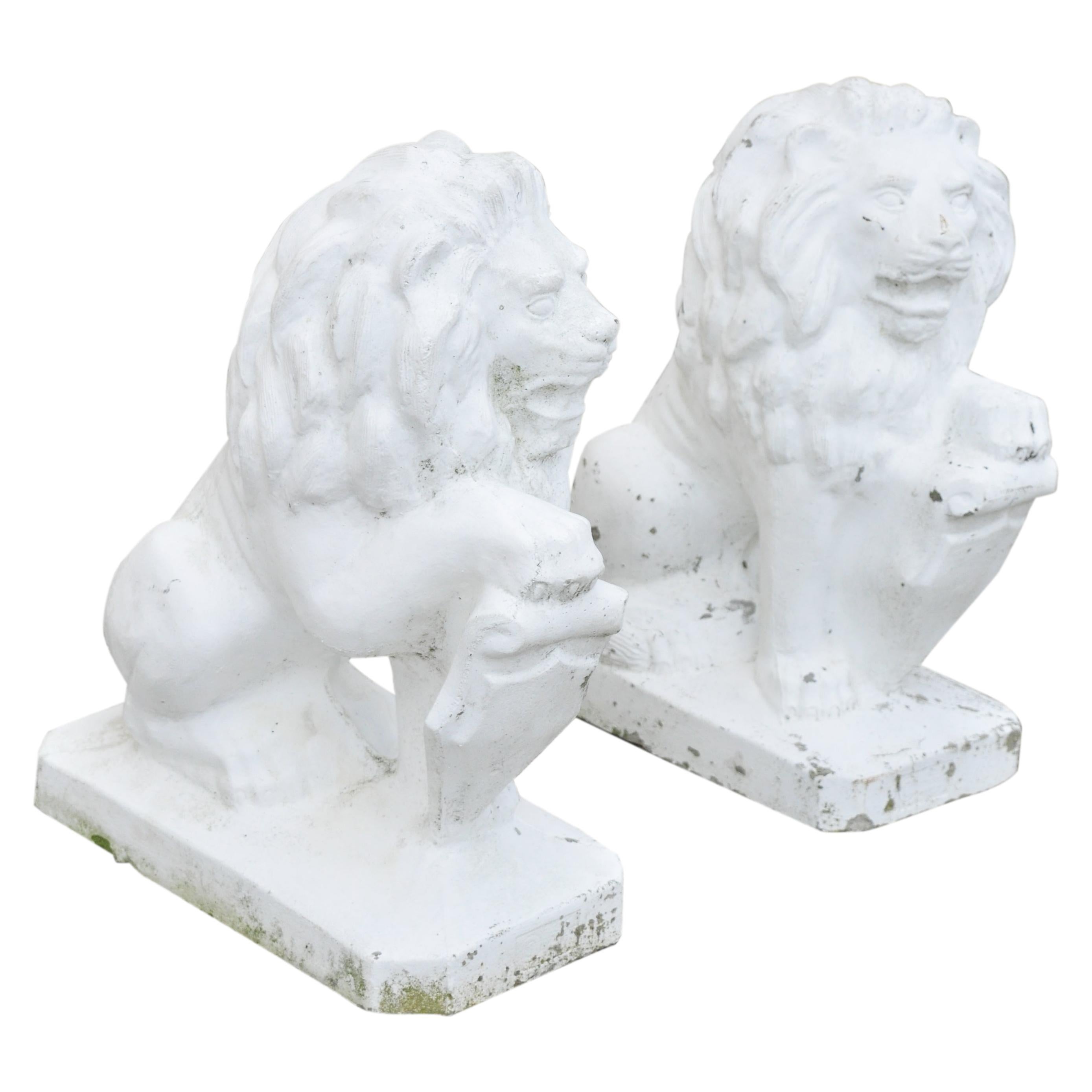 Italian Classical Lion Shield Concrete Lawn Ornaments Garden Sculpture, a Pair