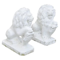 Retro Italian Classical Lion Shield Concrete Lawn Ornaments Garden Sculpture, a Pair