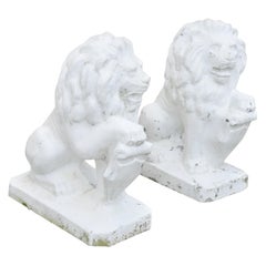 Vintage Italian Classical Lion Shield Concrete Lawn Ornaments Garden Sculpture, a Pair