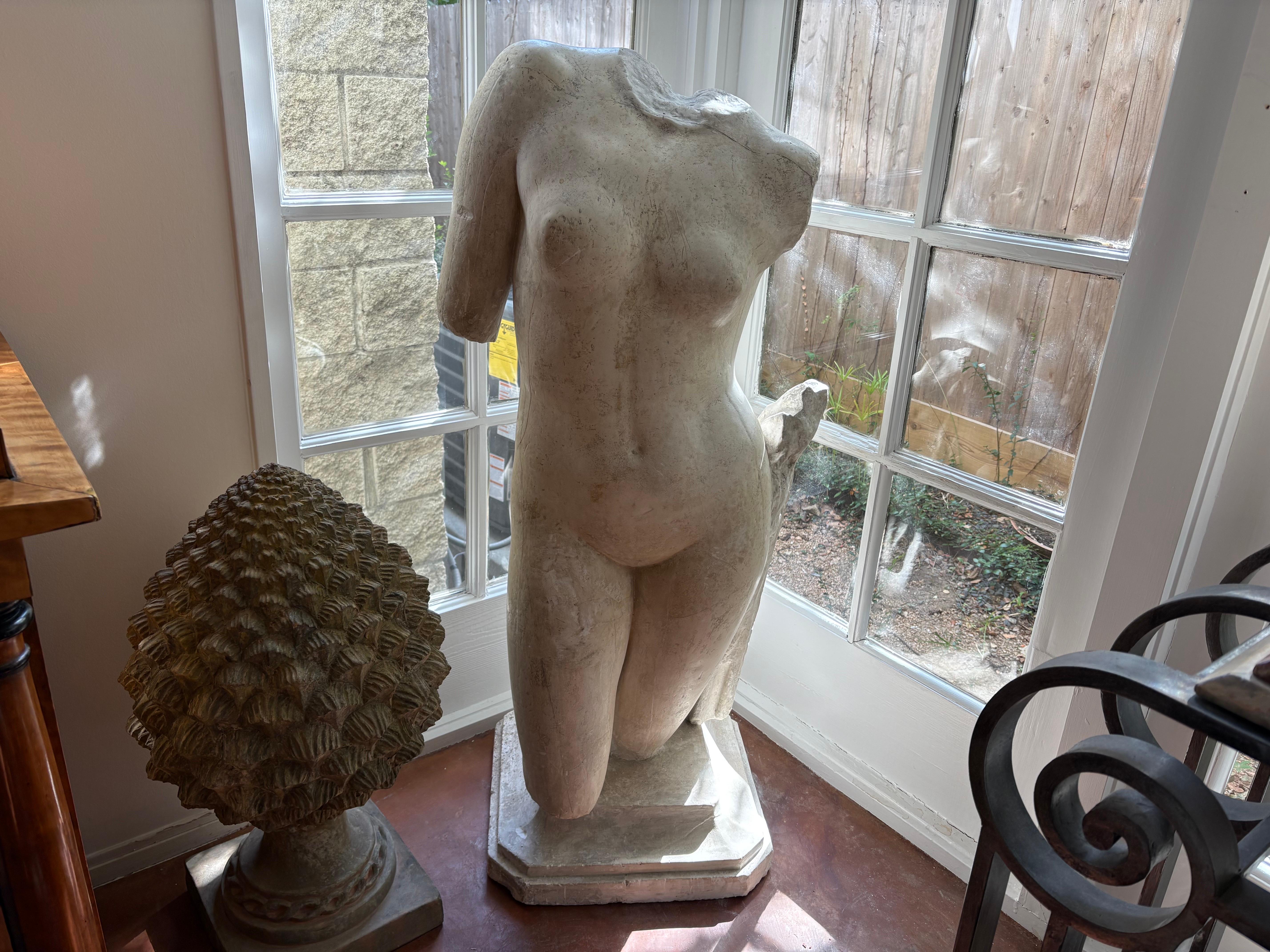 Romano classico Italian Classical Roman Style Plaster Torso Sculpture in vendita