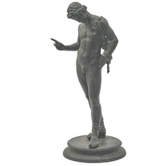 Sculpture classique italienne en bronze verdâtre représentant Narcisse:: Naples:: vers 1900