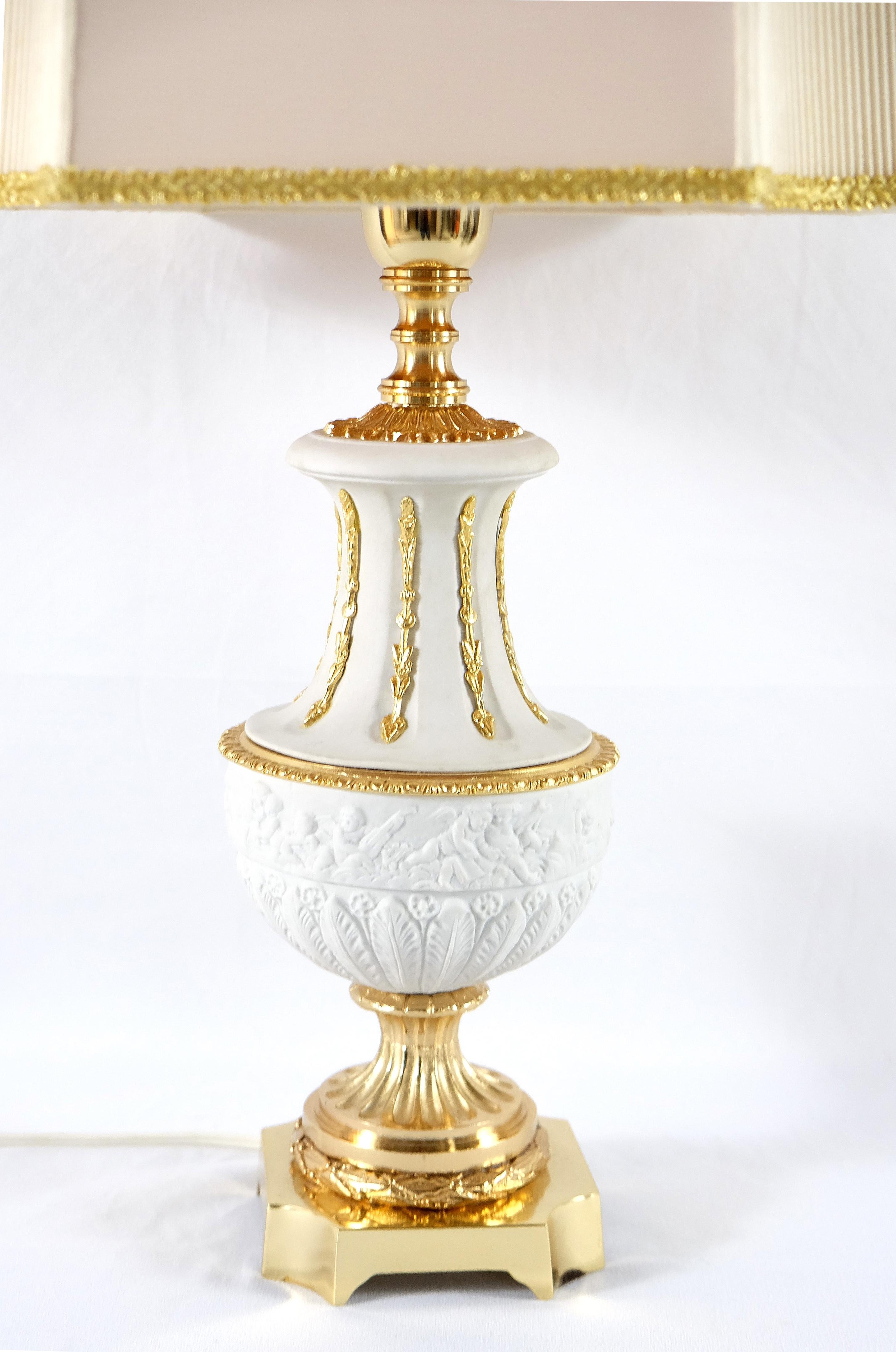 italien Mangani, Italie Lampe de table en porcelaine de style classique  en vente