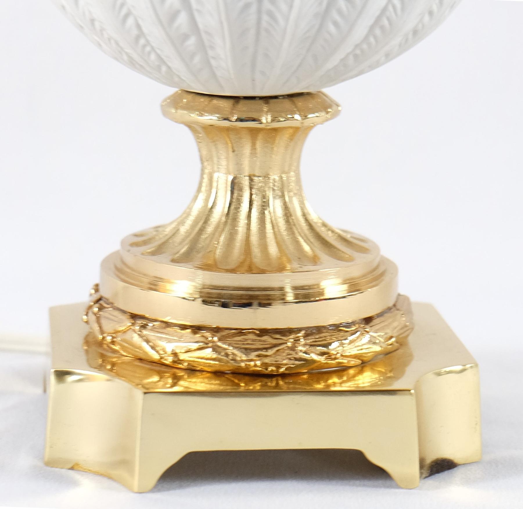 XXIe siècle et contemporain Mangani, Italie Lampe de table en porcelaine de style classique  en vente