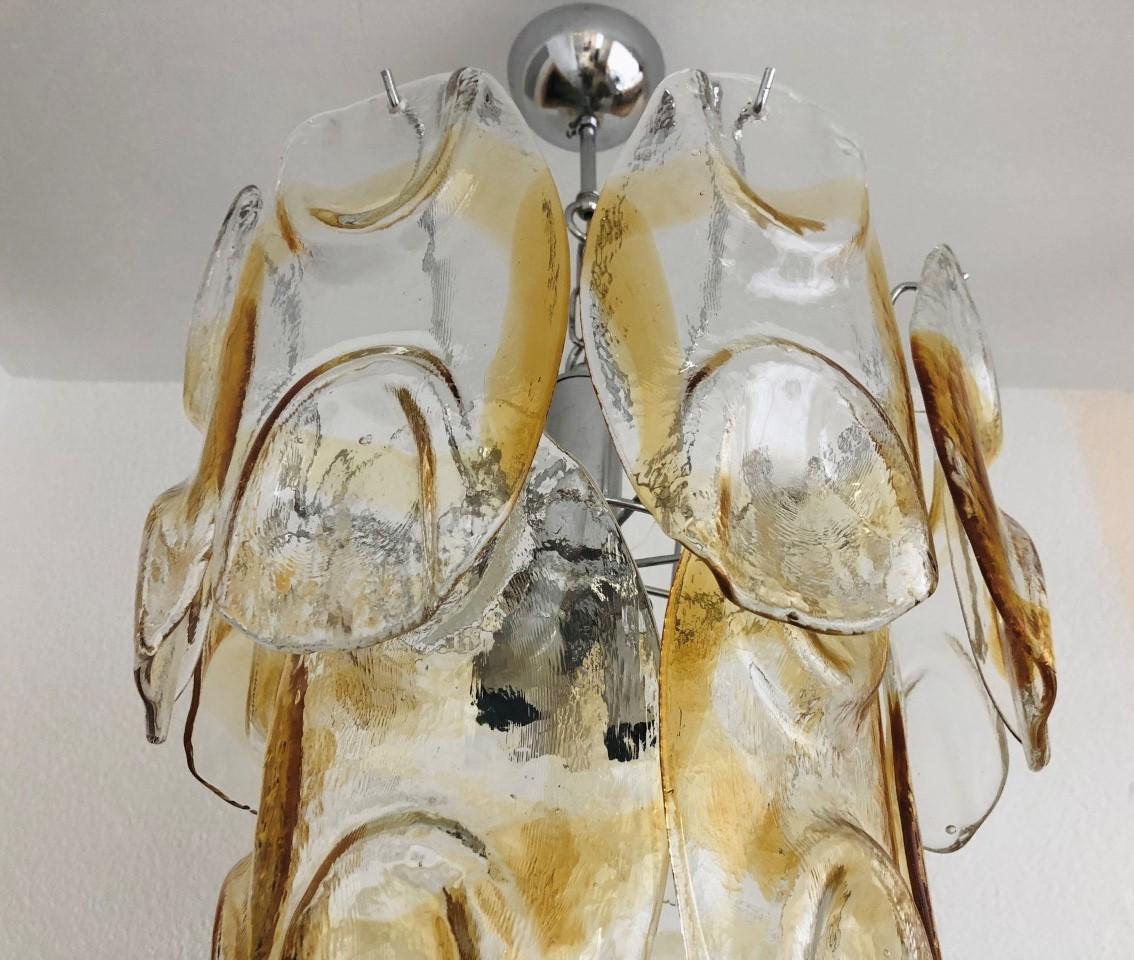 Italienischer Kronleuchter aus klarem, bernsteinfarbenem Murano-Glas aus der Mitte des Jahrhunderts von AVMazzega, 1960er Jahre (Moderne der Mitte des Jahrhunderts) im Angebot