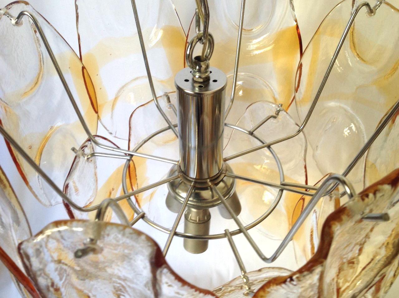 Italienischer Kronleuchter aus klarem, bernsteinfarbenem Murano-Glas aus der Mitte des Jahrhunderts von AVMazzega, 1960er Jahre (Metall) im Angebot