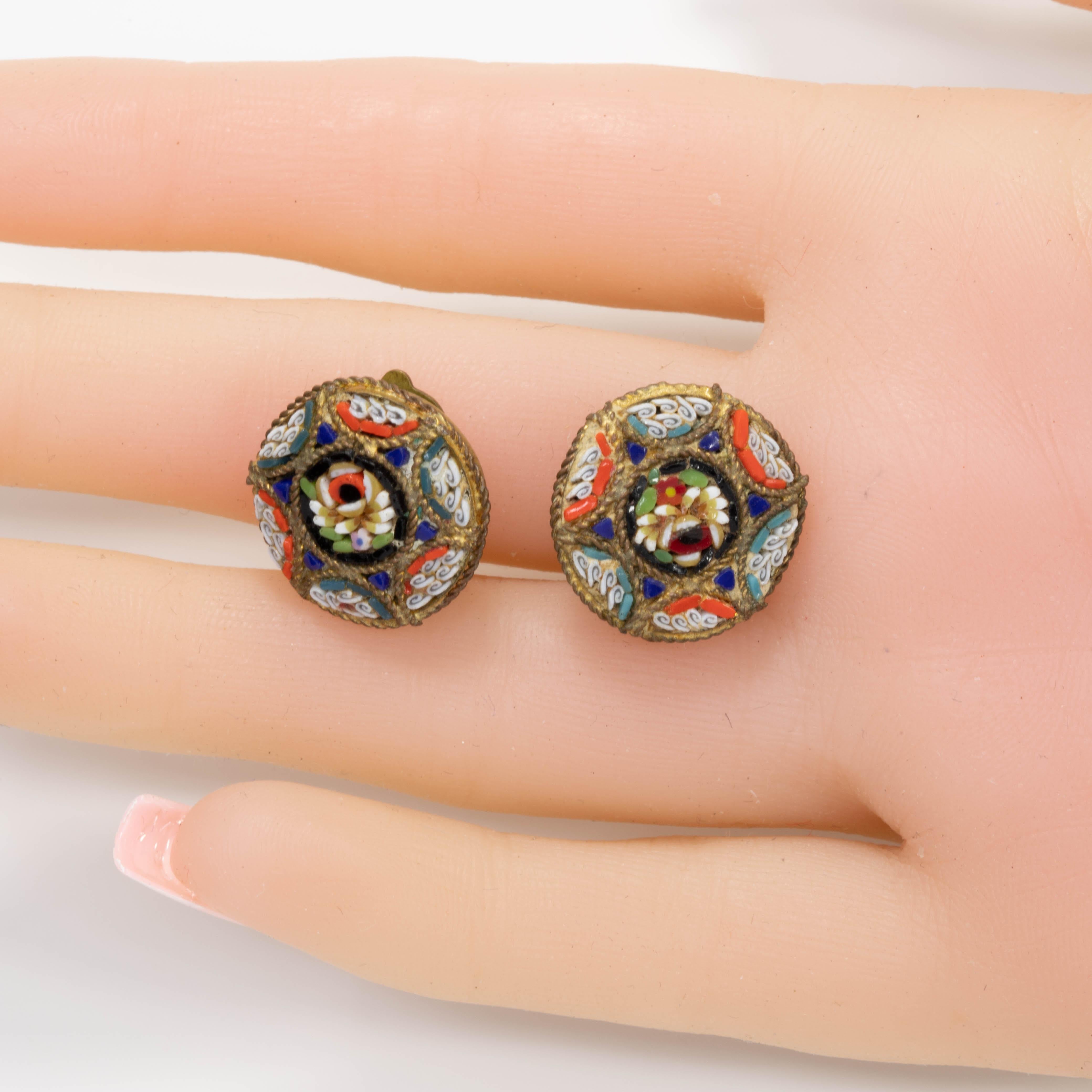 Clips d'oreilles italiens boutons en mosaïque cloisonnée de couleur laiton, début des années 1900 Pour femmes en vente