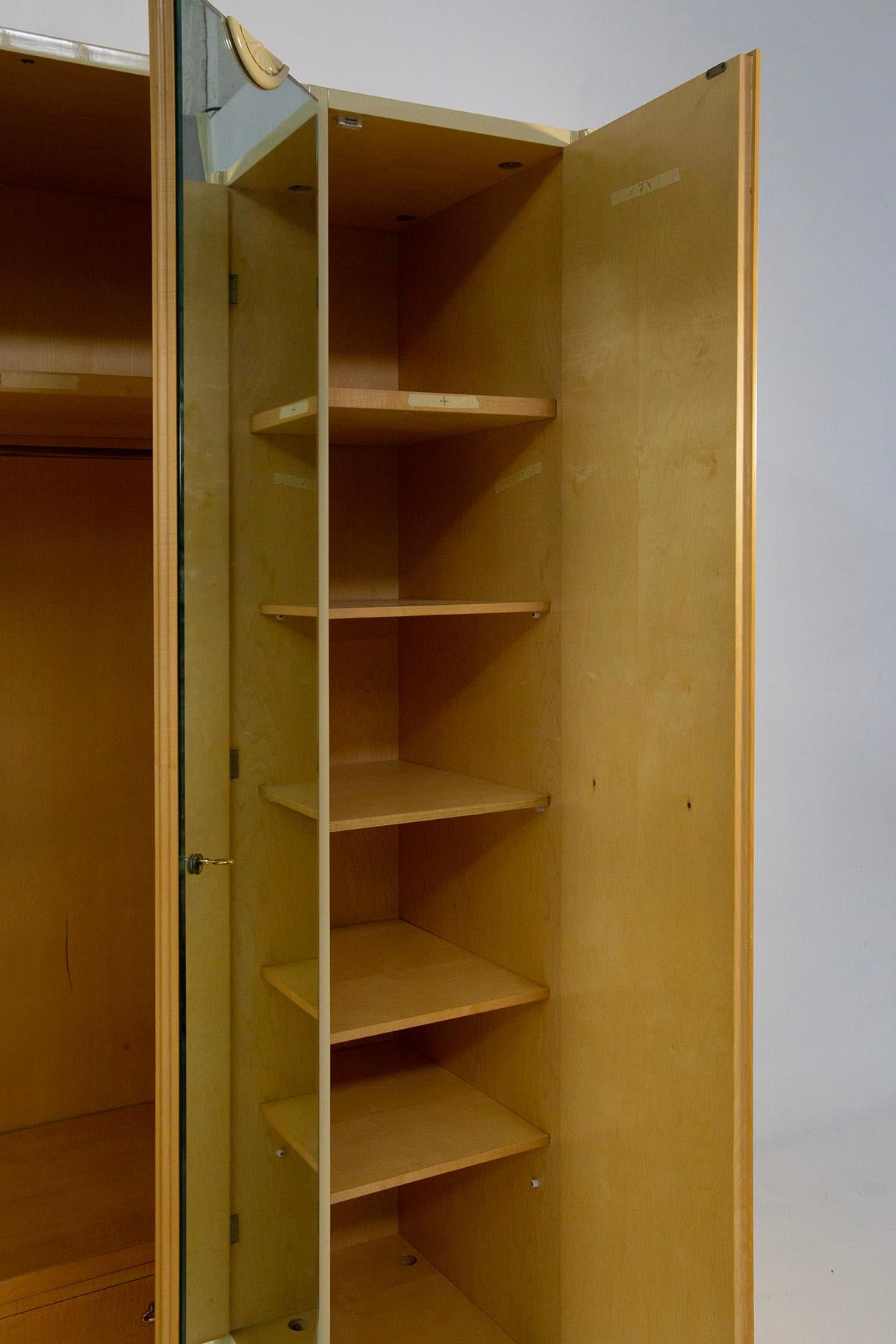 Italian closet by Giovanni Gariboldi in lacquered wood and glass For Sale 9