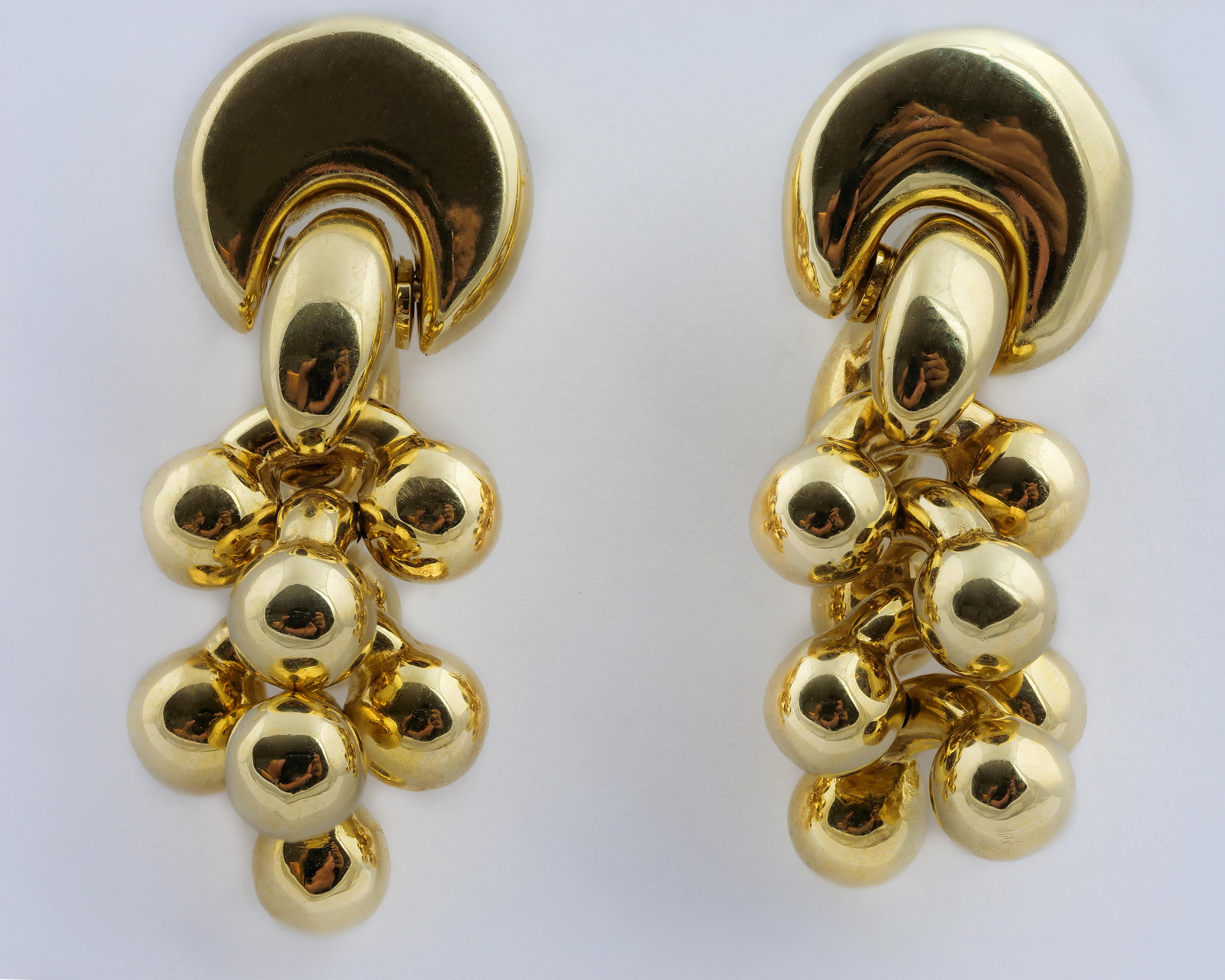 Modern 18 Karat Yellow Gold Set of Necklace, Bracelet & A Pair of Earrings 