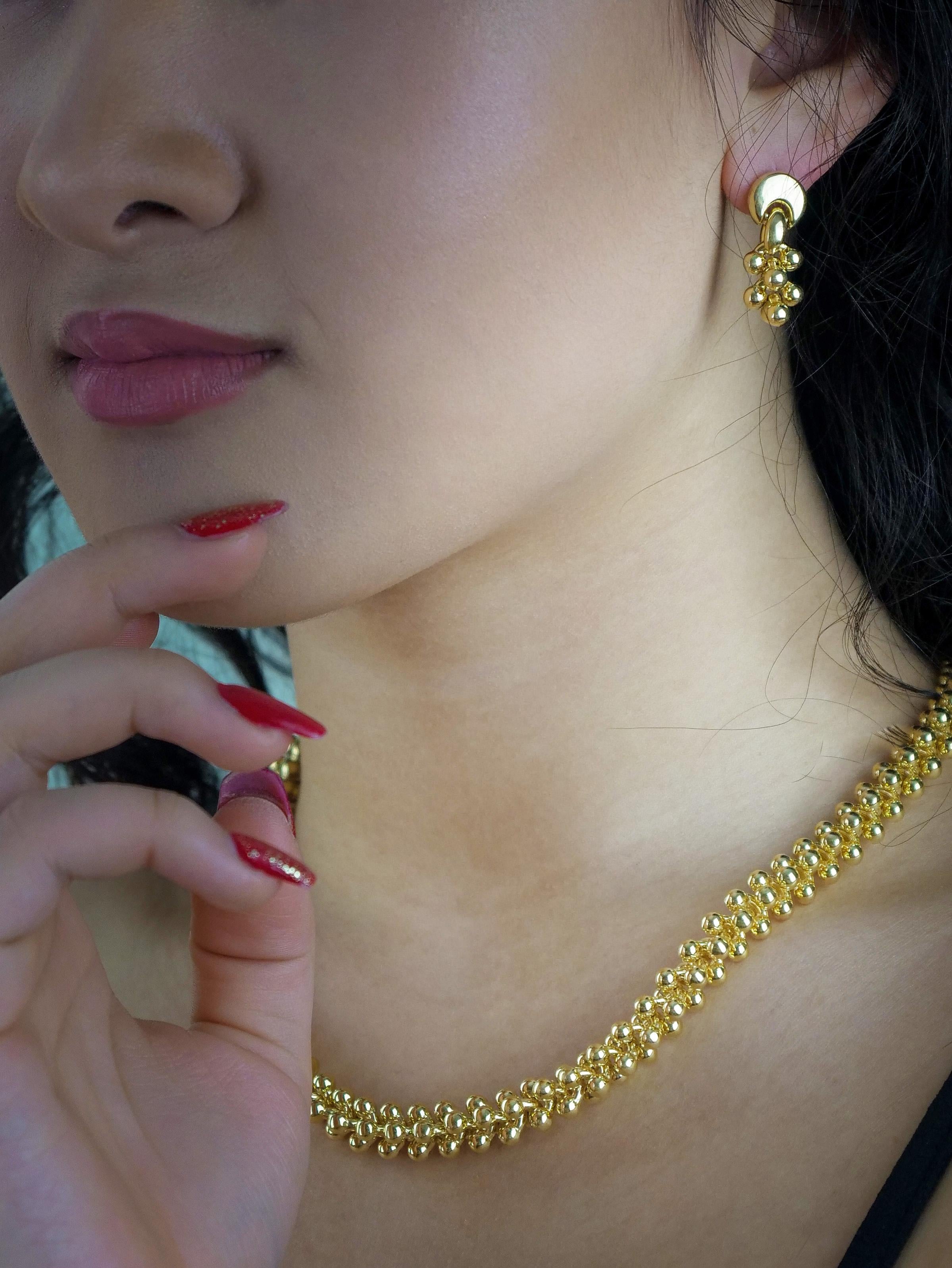 18 Karat Yellow Gold Set of Necklace, Bracelet & A Pair of Earrings  In Excellent Condition In London, GB