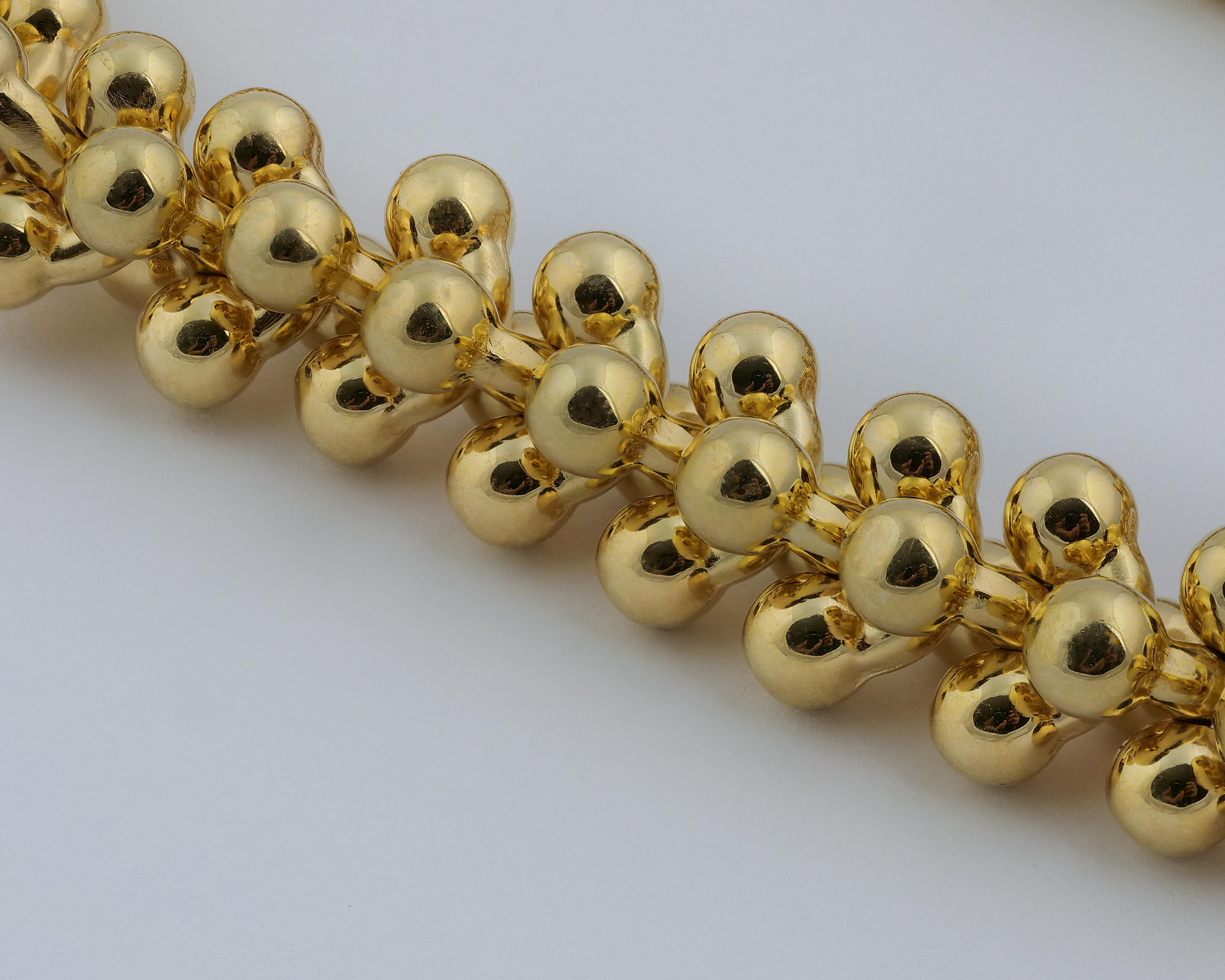 18 Karat Yellow Gold Set of Necklace, Bracelet & A Pair of Earrings  3