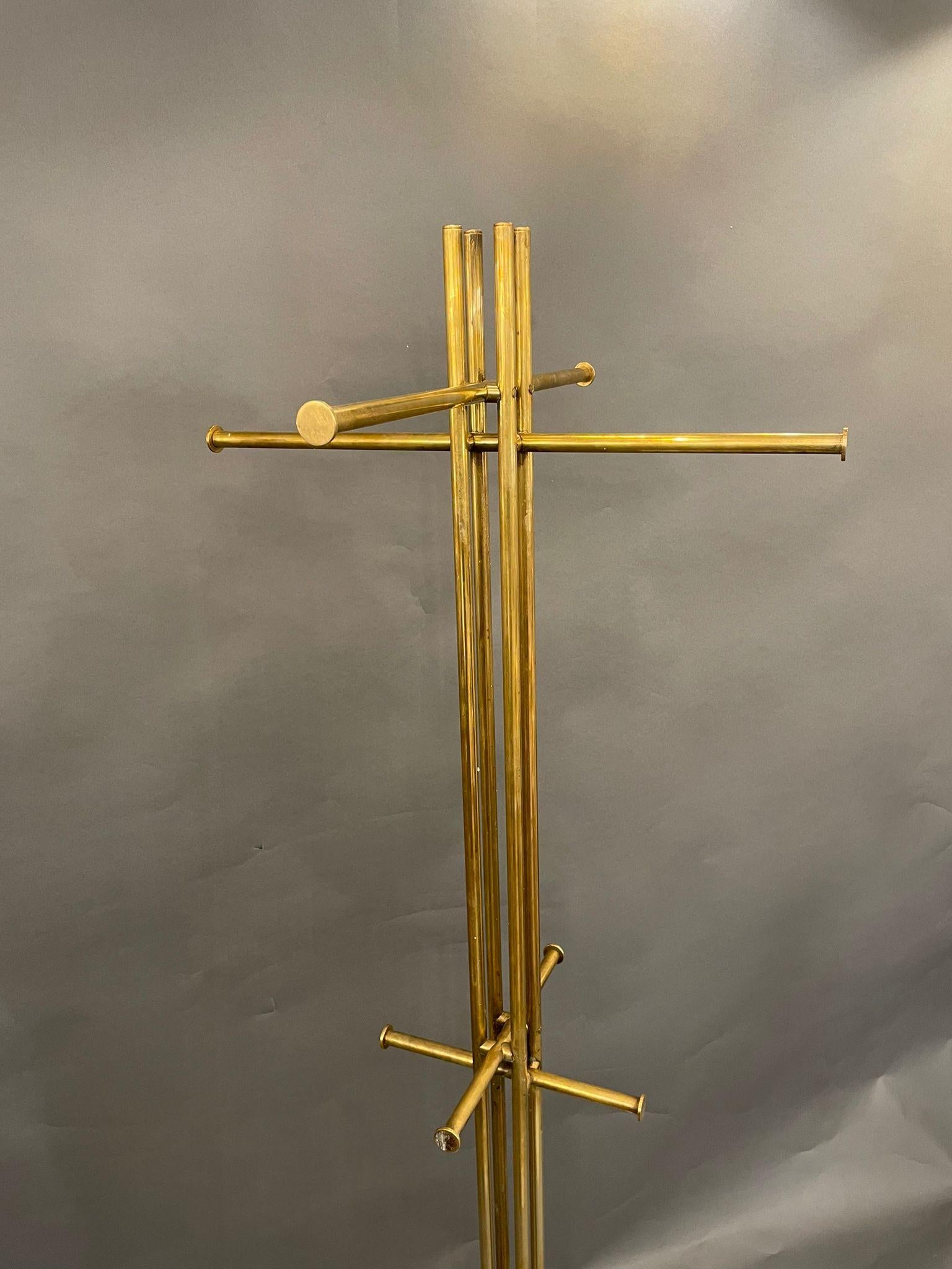Mid-20th Century Italian Coat Stand in Brass with Carrara Marble Base, circa 1960s For Sale