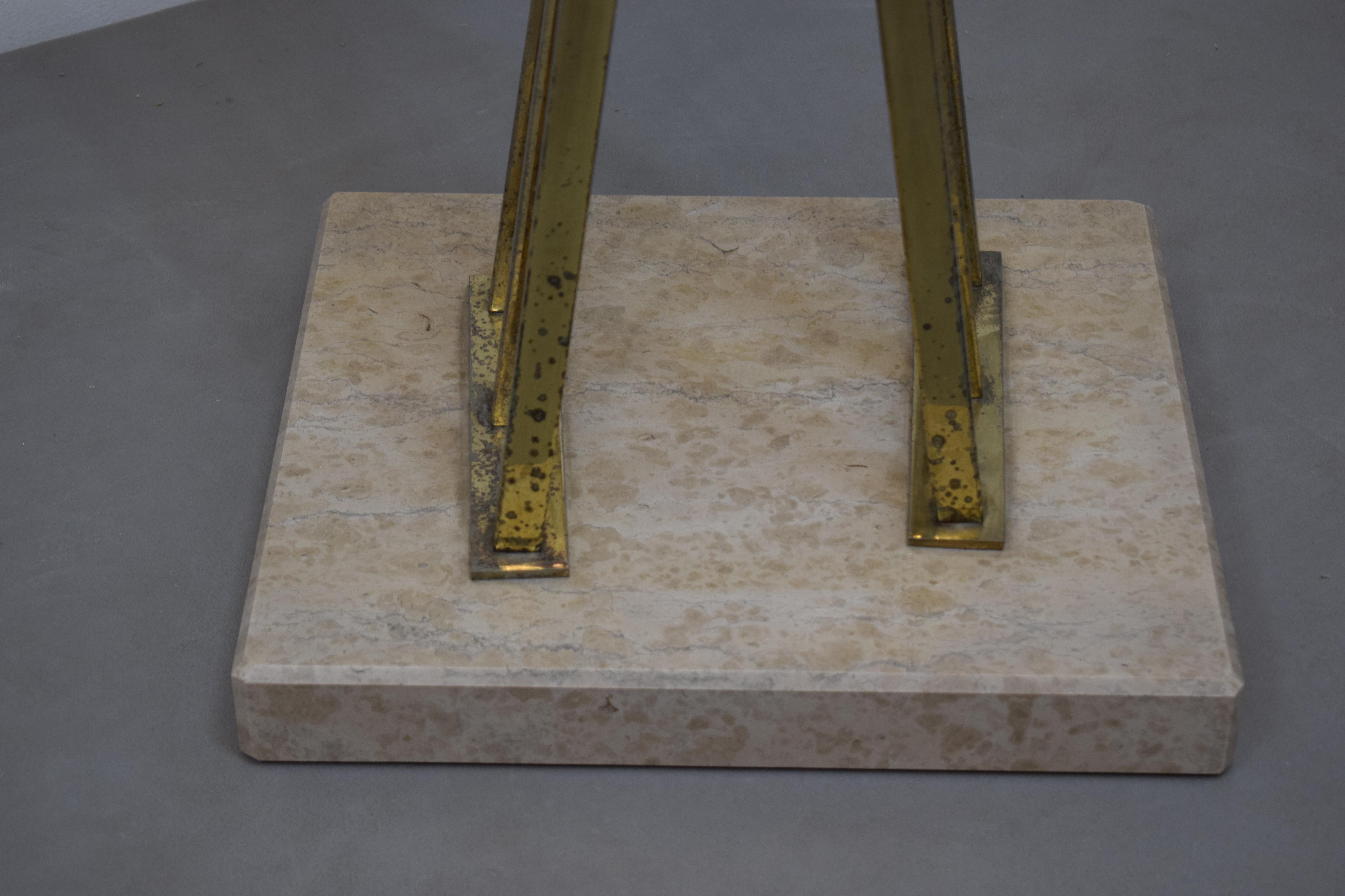 Italian coat rack, travertine marble and brass, 1970s.
Dimensions: H= 185 cm; W= 40 cm; D= 35 cm.