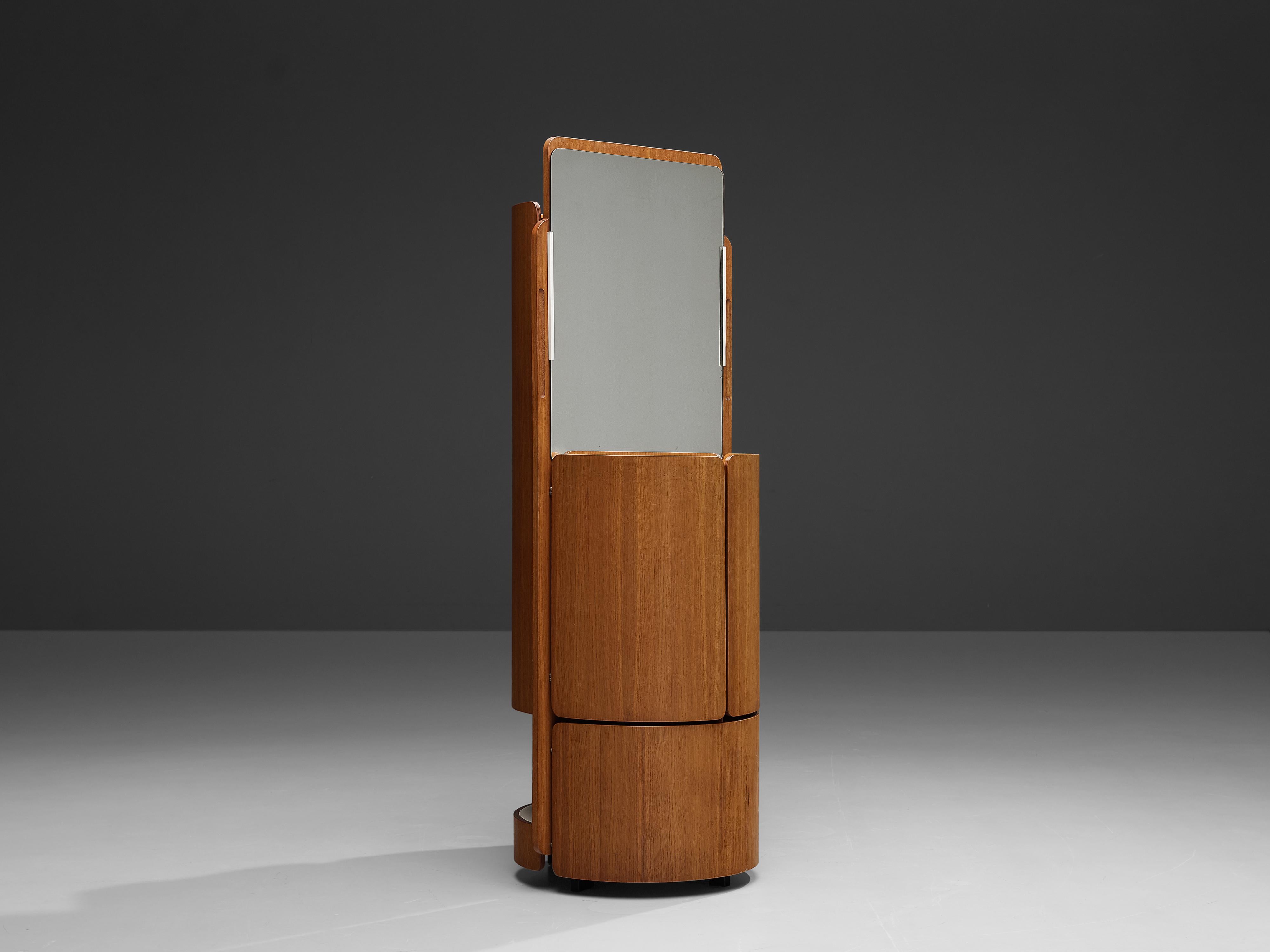 Fiarm, coat rack with mirror, teak, mirrored glass, metal, Italy, 1960s

Sleek and Minimalist designed coat rack in teak by Fiarm. This excellent free-standing coat rack stands out with its rounded edges and smooth shape. The highly versatile