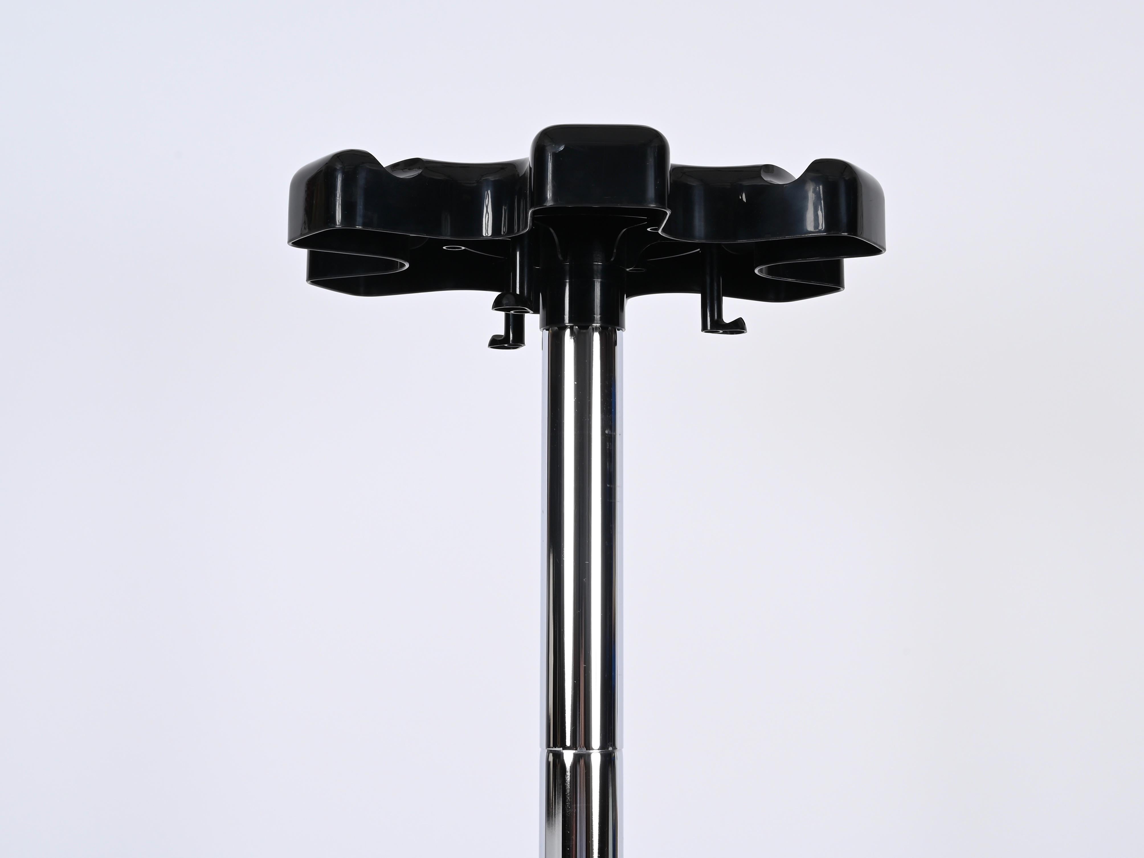 Italian Coat Stand Chrome and Black Plastic by Lucchi&Orlandini for Velca, 1970s 6