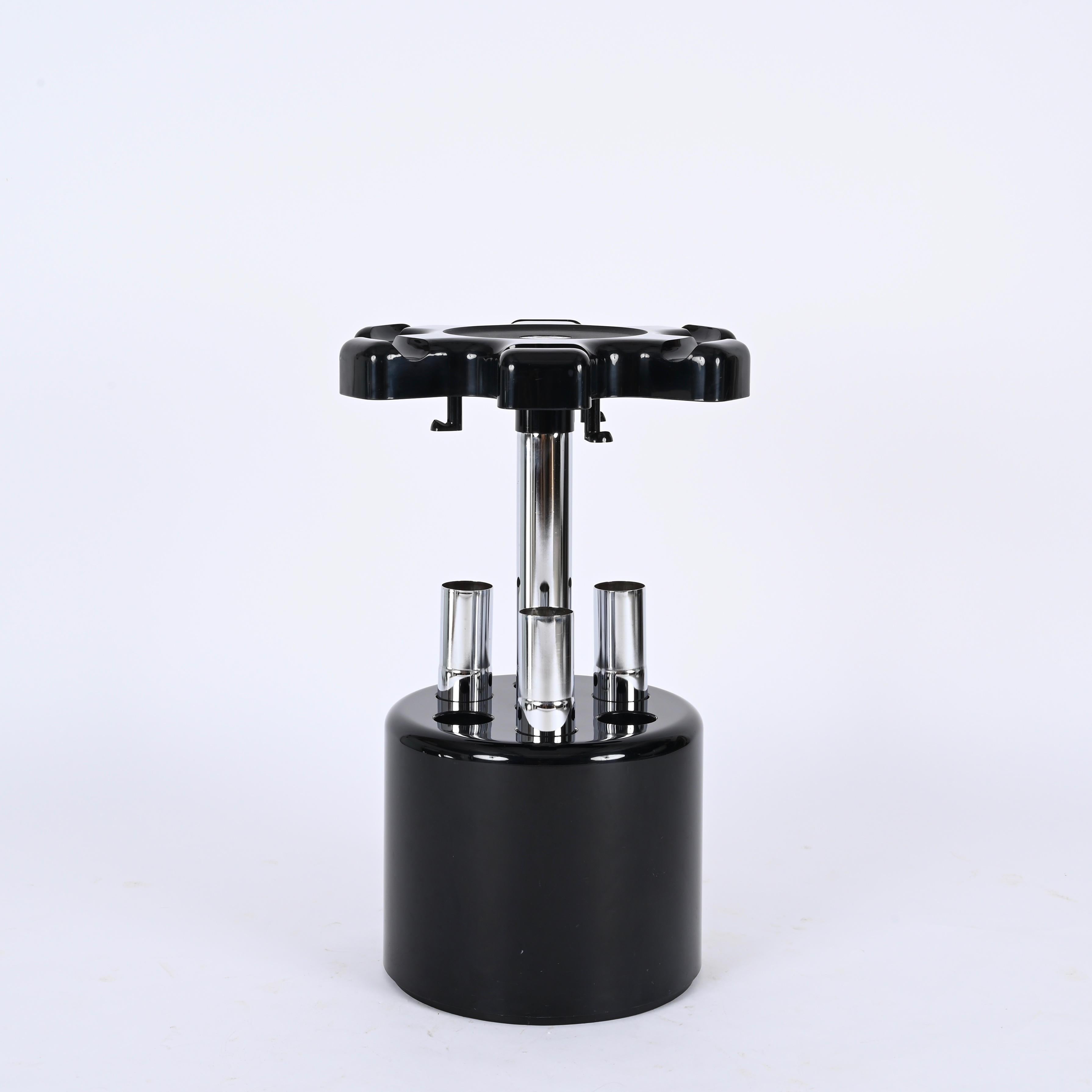 Italian Coat Stand Chrome and Black Plastic by Lucchi&Orlandini for Velca, 1970s 3