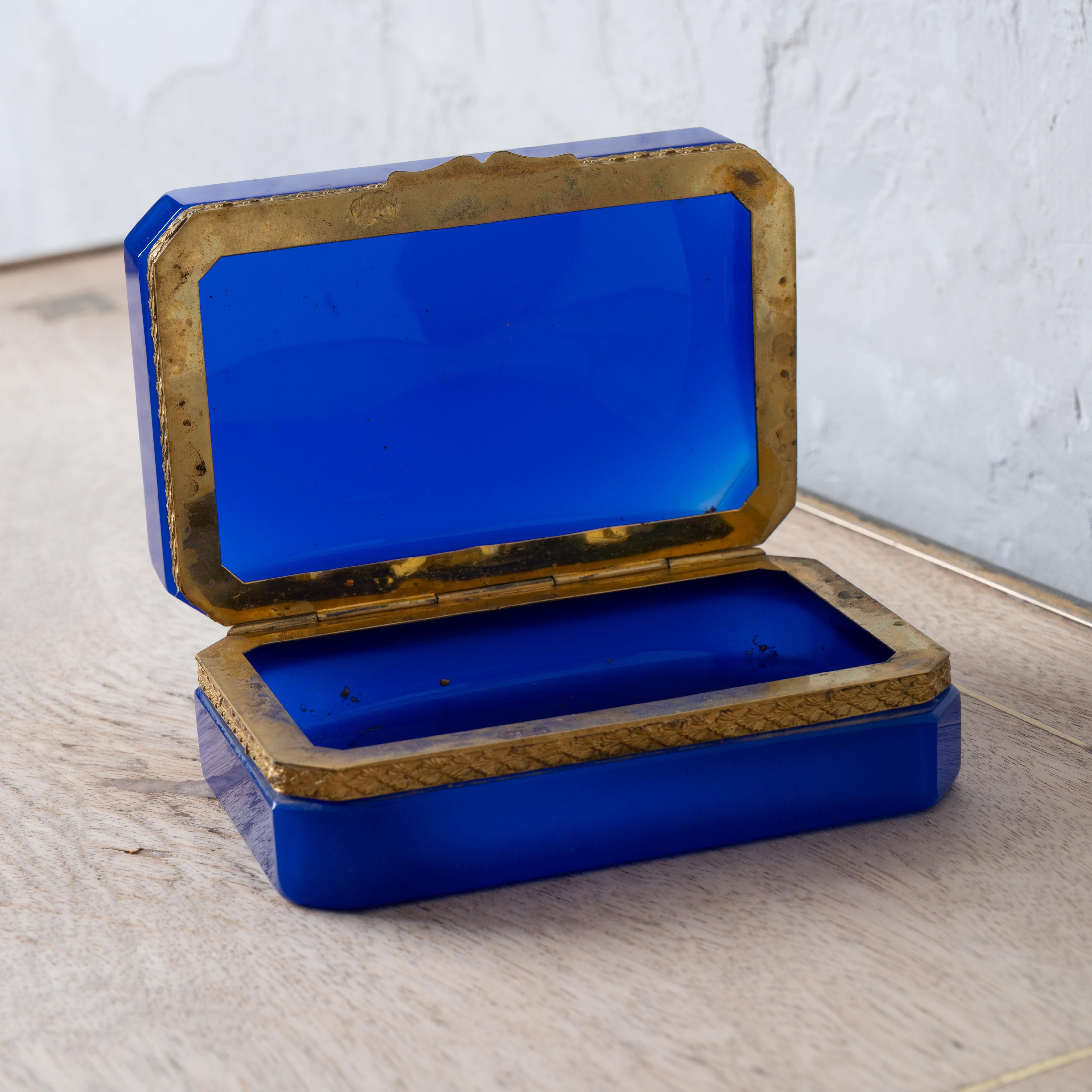 Caja italiana de cristal cobalto, años 60 Moderno de mediados de siglo en venta