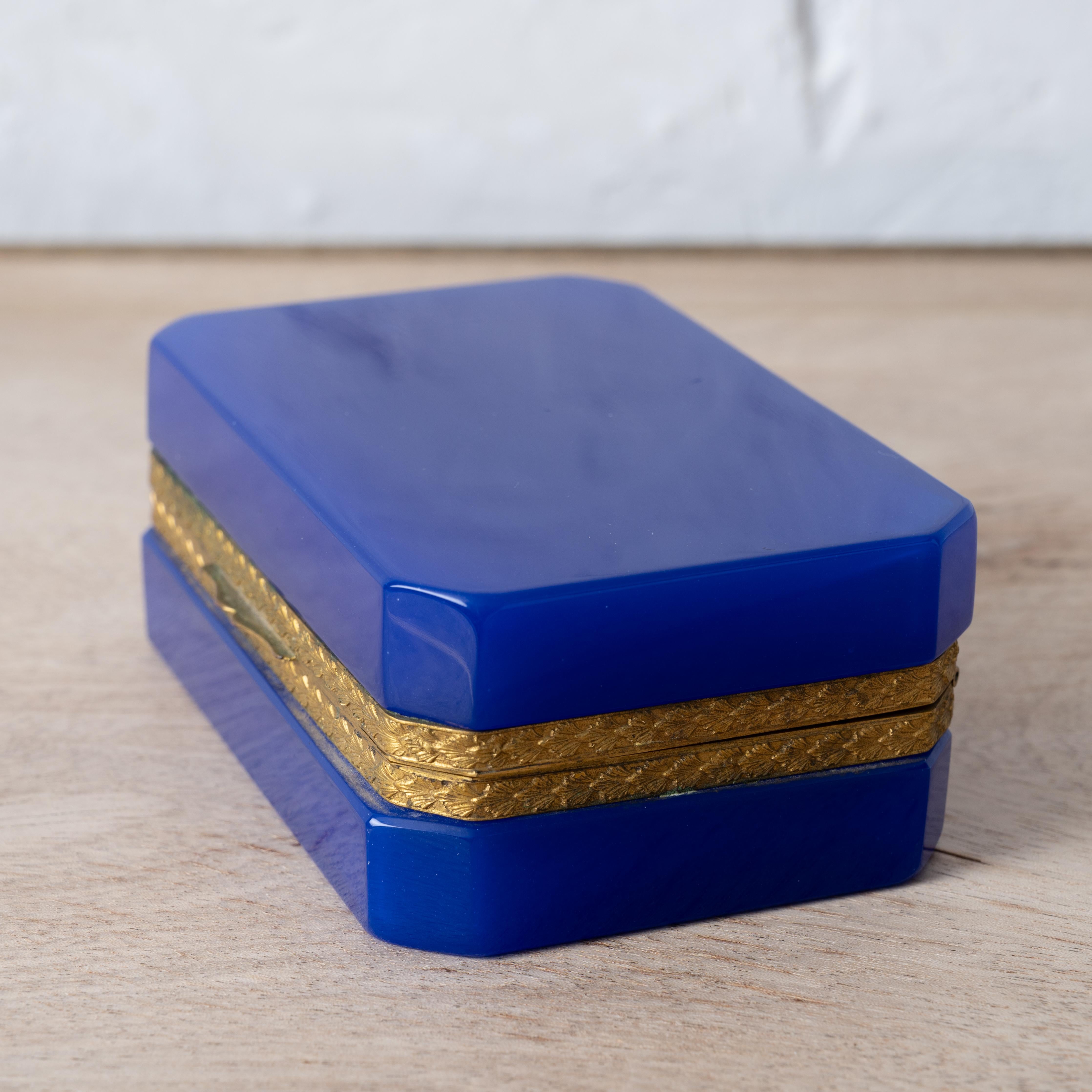 Caja italiana de cristal cobalto, años 60 en venta 3