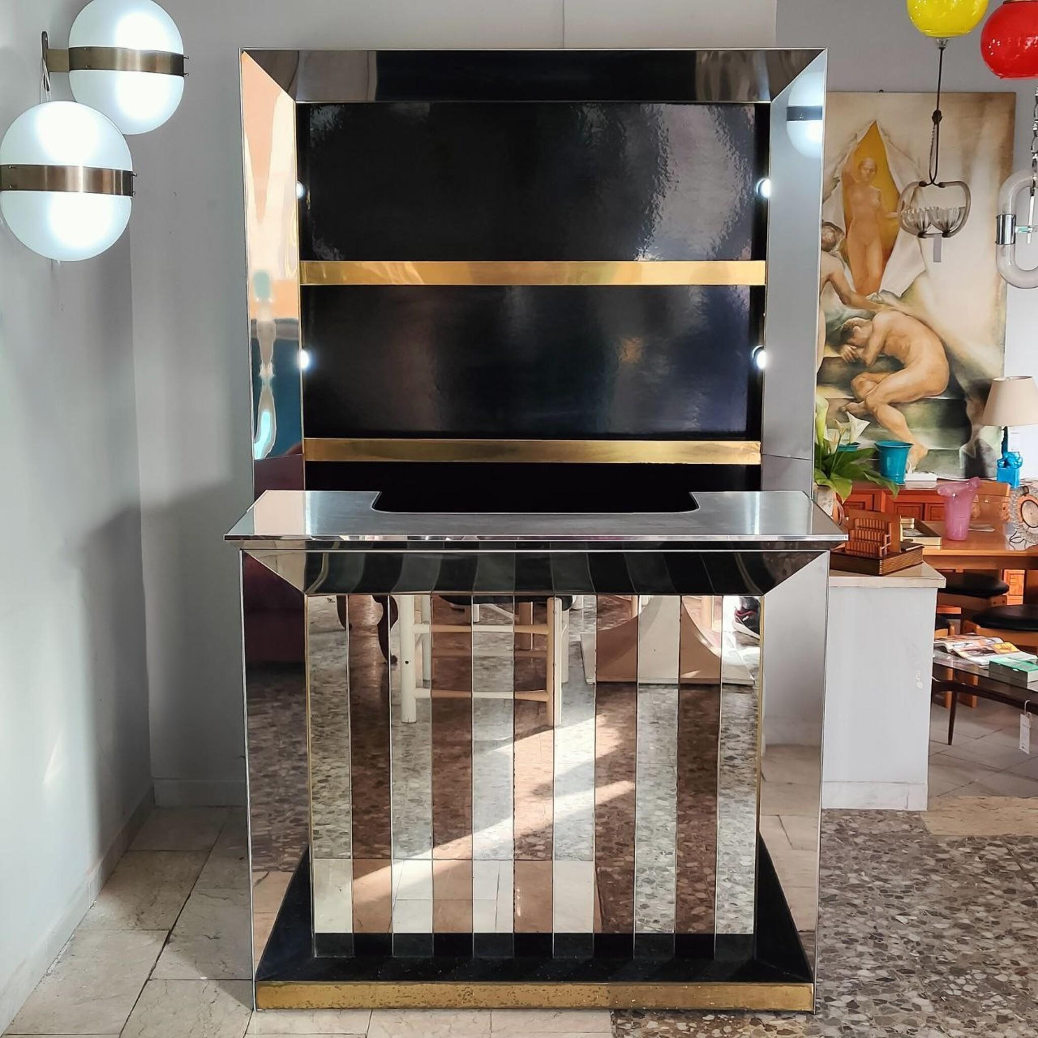Late 20th Century Italian Cocktail Dry Bar Cabinet in the style of Willy Rizzo, 1970s
