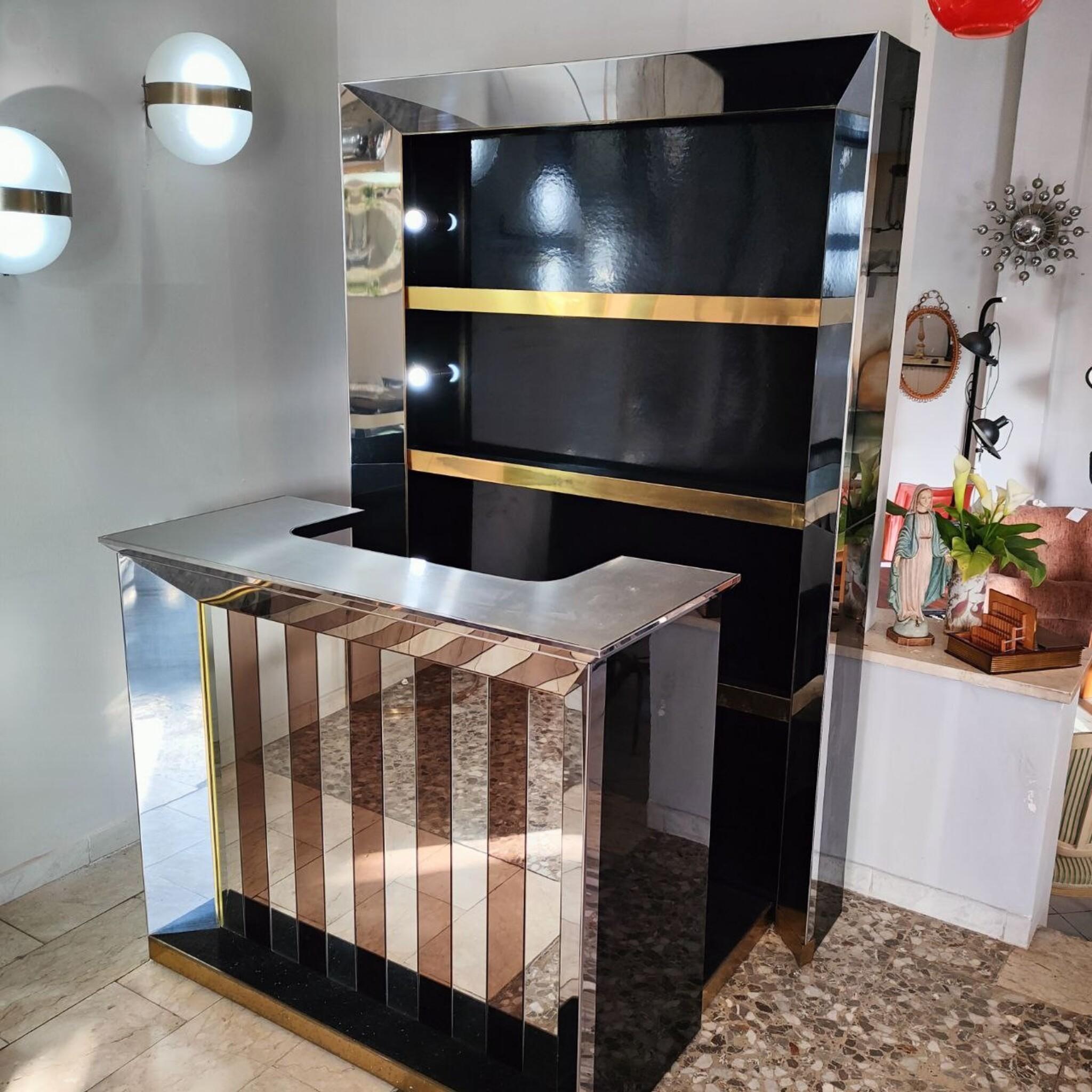 Brass Italian Cocktail Dry Bar Cabinet in the style of Willy Rizzo, 1970s