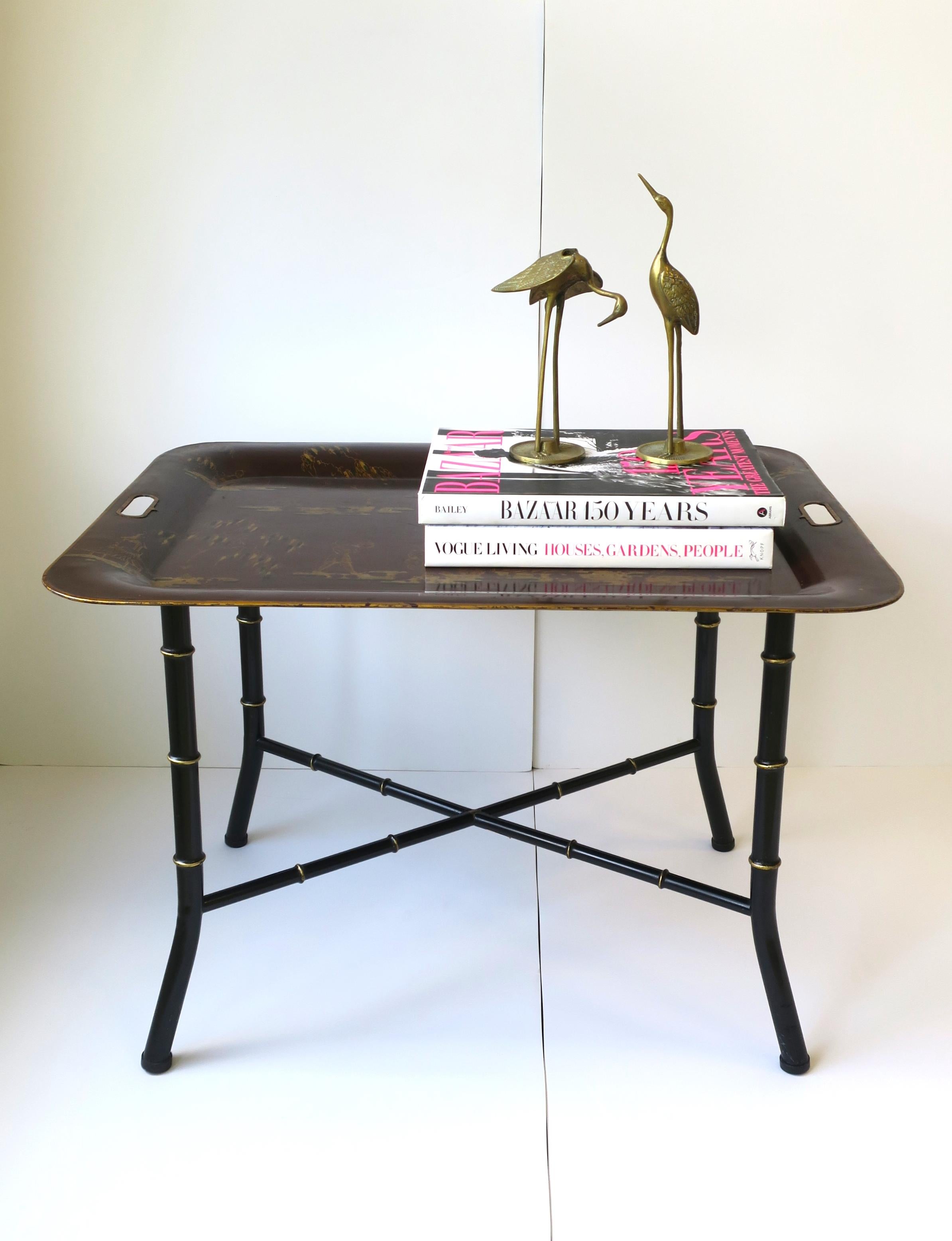 Italian Cocktail Tray Table with Chinoiserie Design  In Good Condition For Sale In New York, NY
