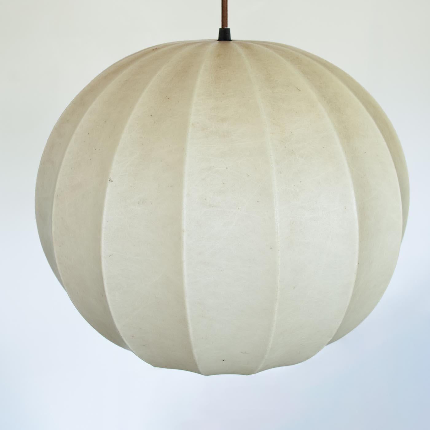 XX secolo Lampada a sospensione Cocoon Globe italiana
