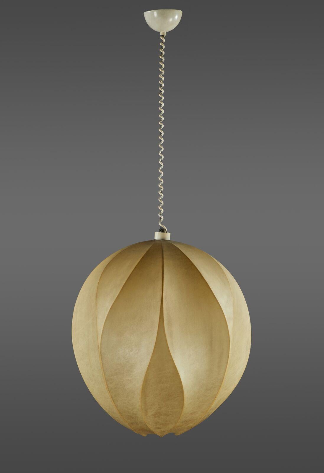 A beautifully sculptural Italian cocoon pendant lamp in the manner of Pier and Achille Giacomo Castiglioni. At 25