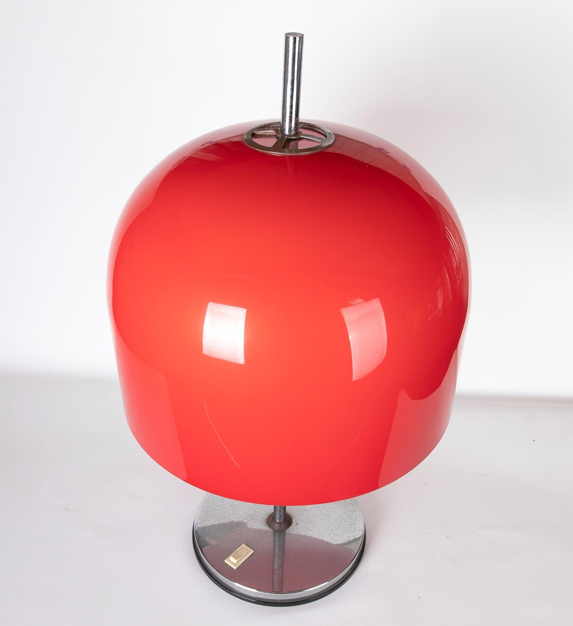 20ième siècle Lampe italienne Codialpo Methacrylate avec base en acier et abat-jour en vente