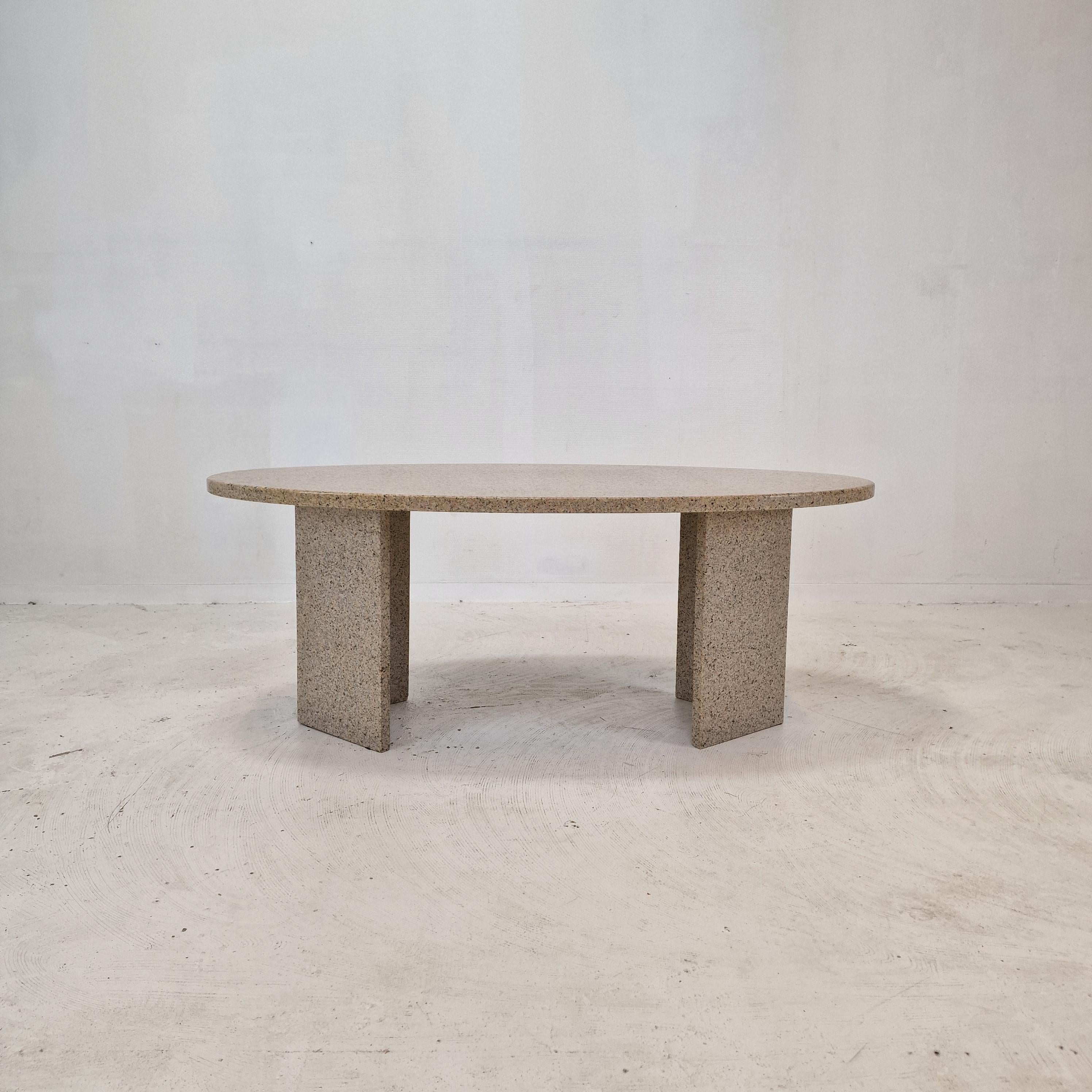 Mid-Century Modern Table basse ou d'appoint italienne en granit, années 1980 en vente