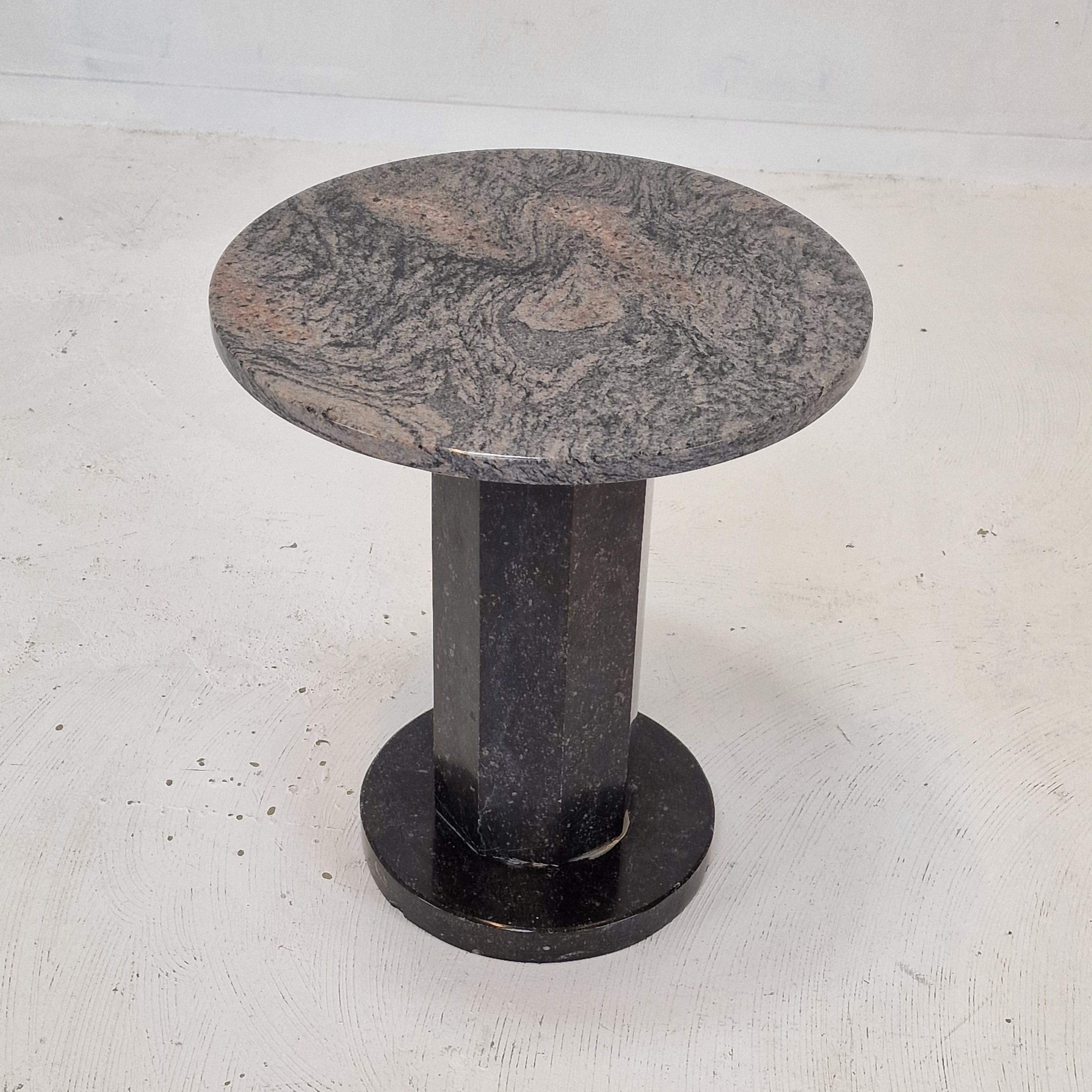 Italian Coffee or Side Table in Granite, 1980s In Fair Condition For Sale In Oud Beijerland, NL