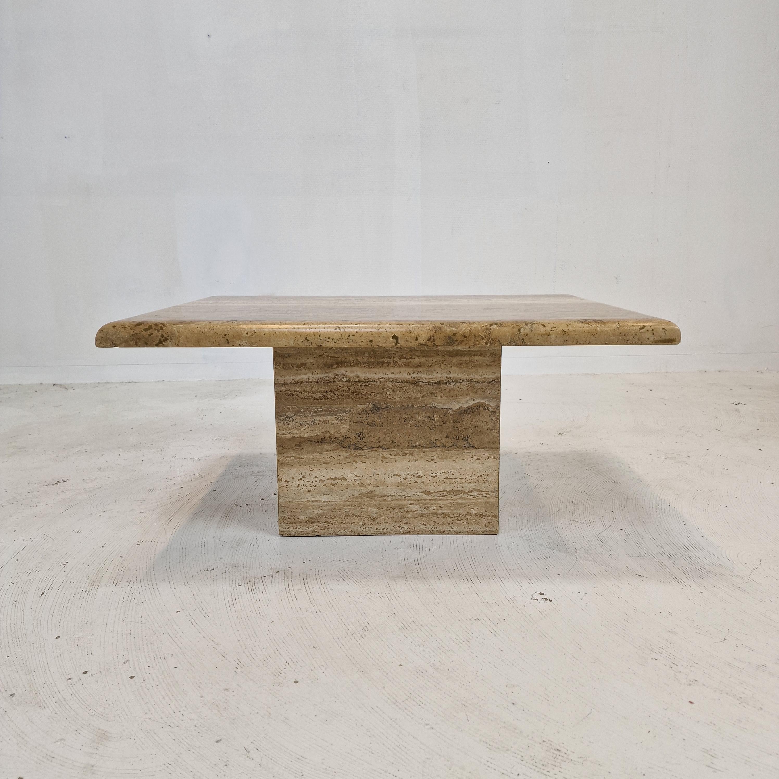 Italian Coffee or Side Table in Travertine, 1980s In Good Condition For Sale In Oud Beijerland, NL
