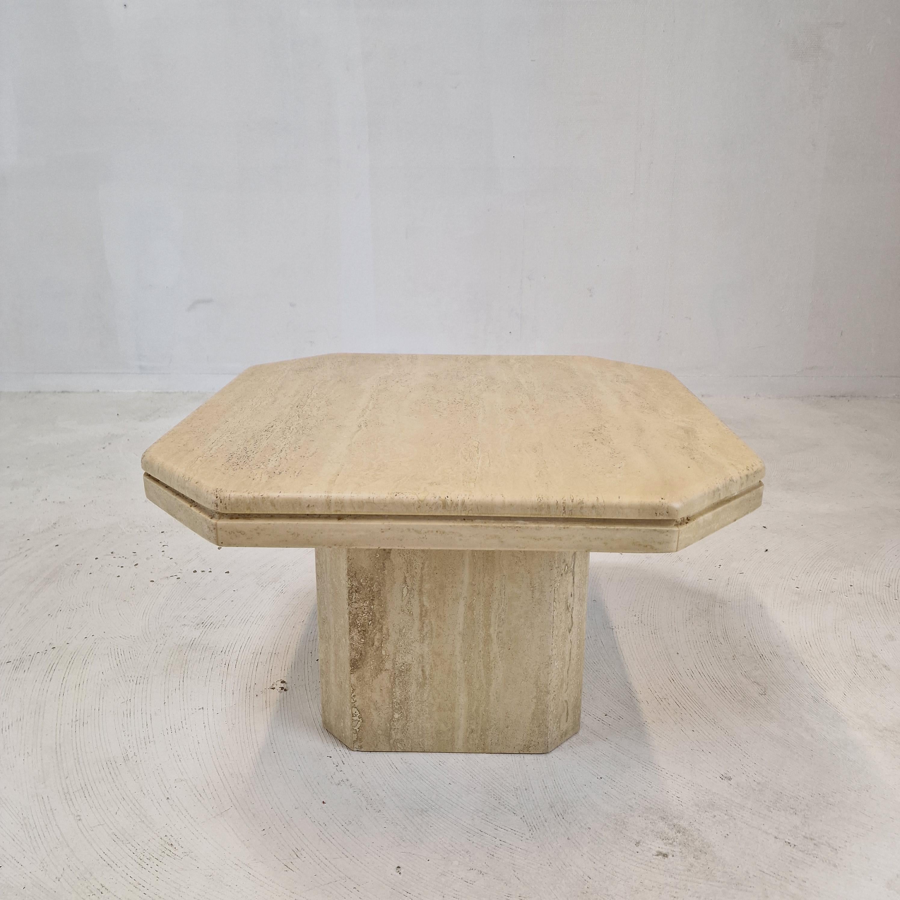 Italian Coffee or Side Table in Travertine, 1980s In Good Condition For Sale In Oud Beijerland, NL