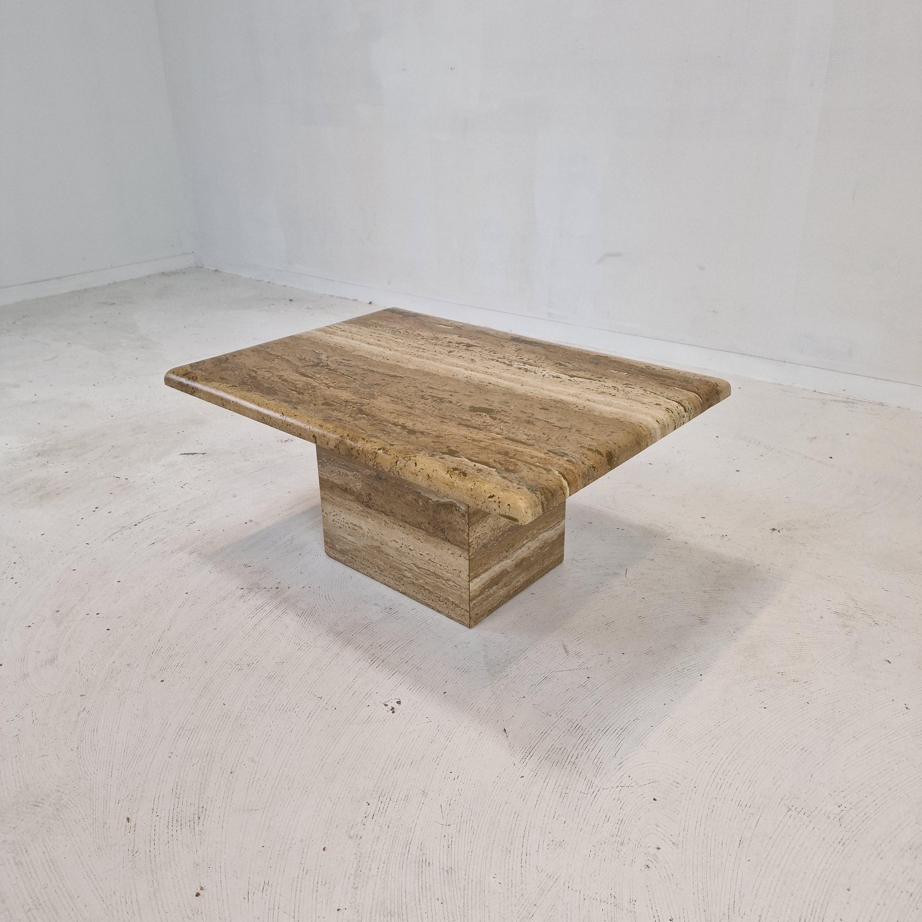 Late 20th Century Italian Coffee or Side Table in Travertine, 1980s For Sale