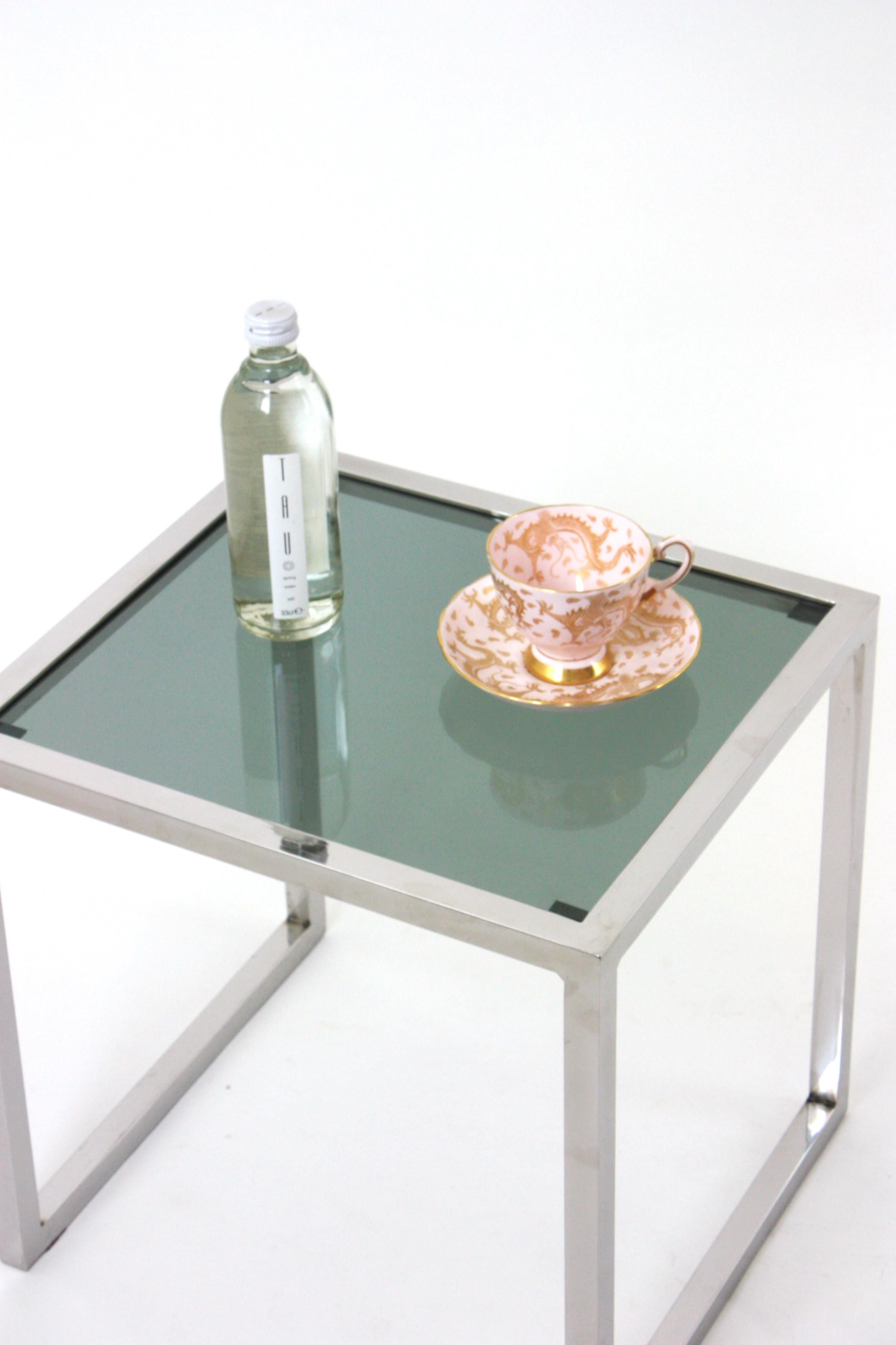 Mesa auxiliar de café italiana de acero cromado y cristal ahumado Moderno de mediados de siglo en venta
