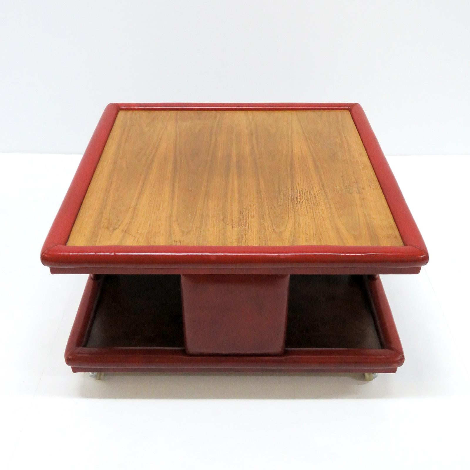 Mid-Century Modern Italian Coffee Table, 1970 For Sale